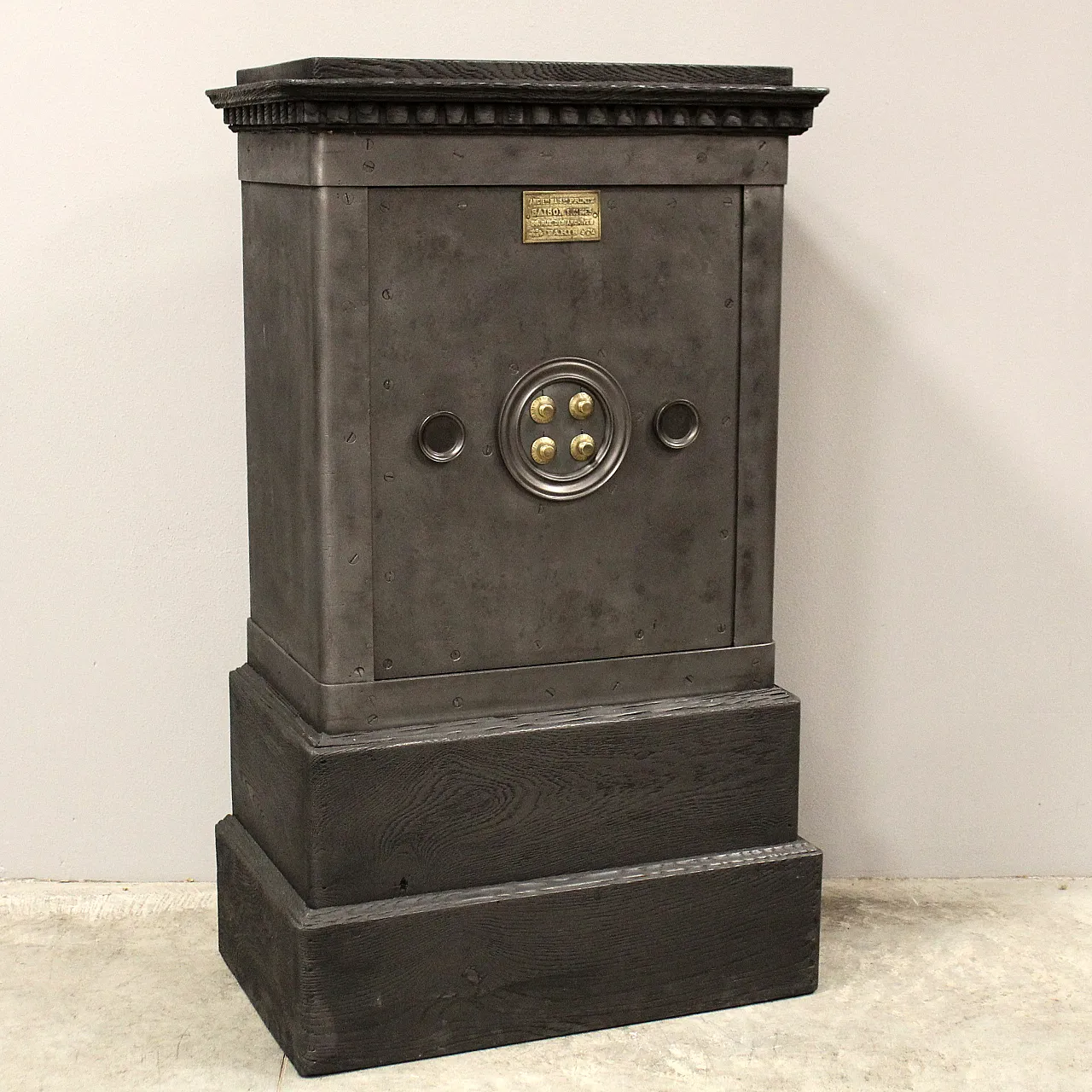 Wood and iron safe, late '800 1