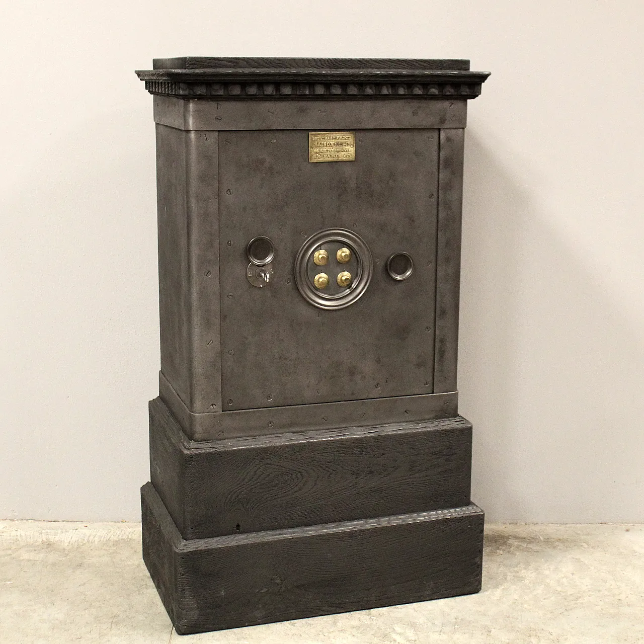 Wood and iron safe, late '800 2