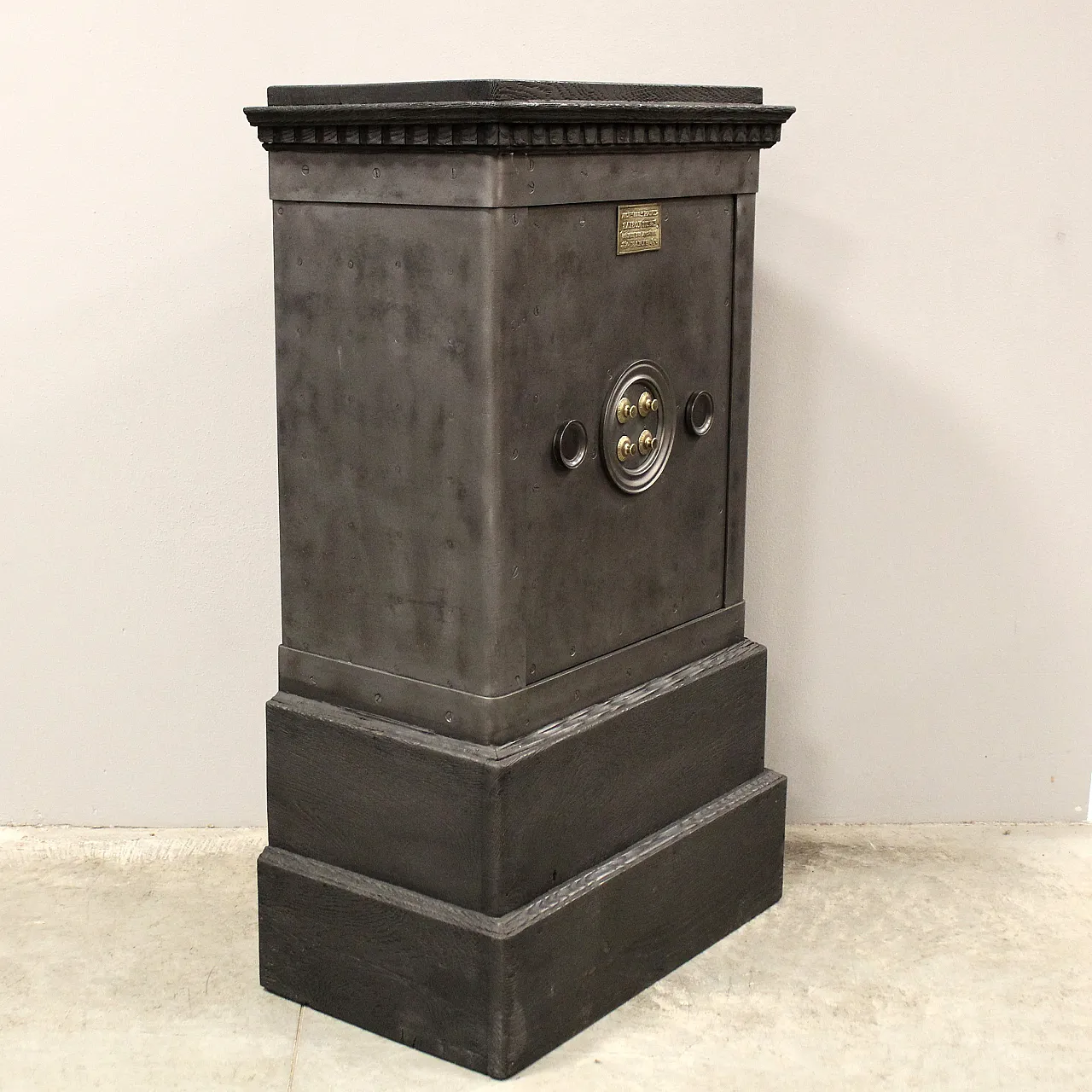 Wood and iron safe, late '800 7