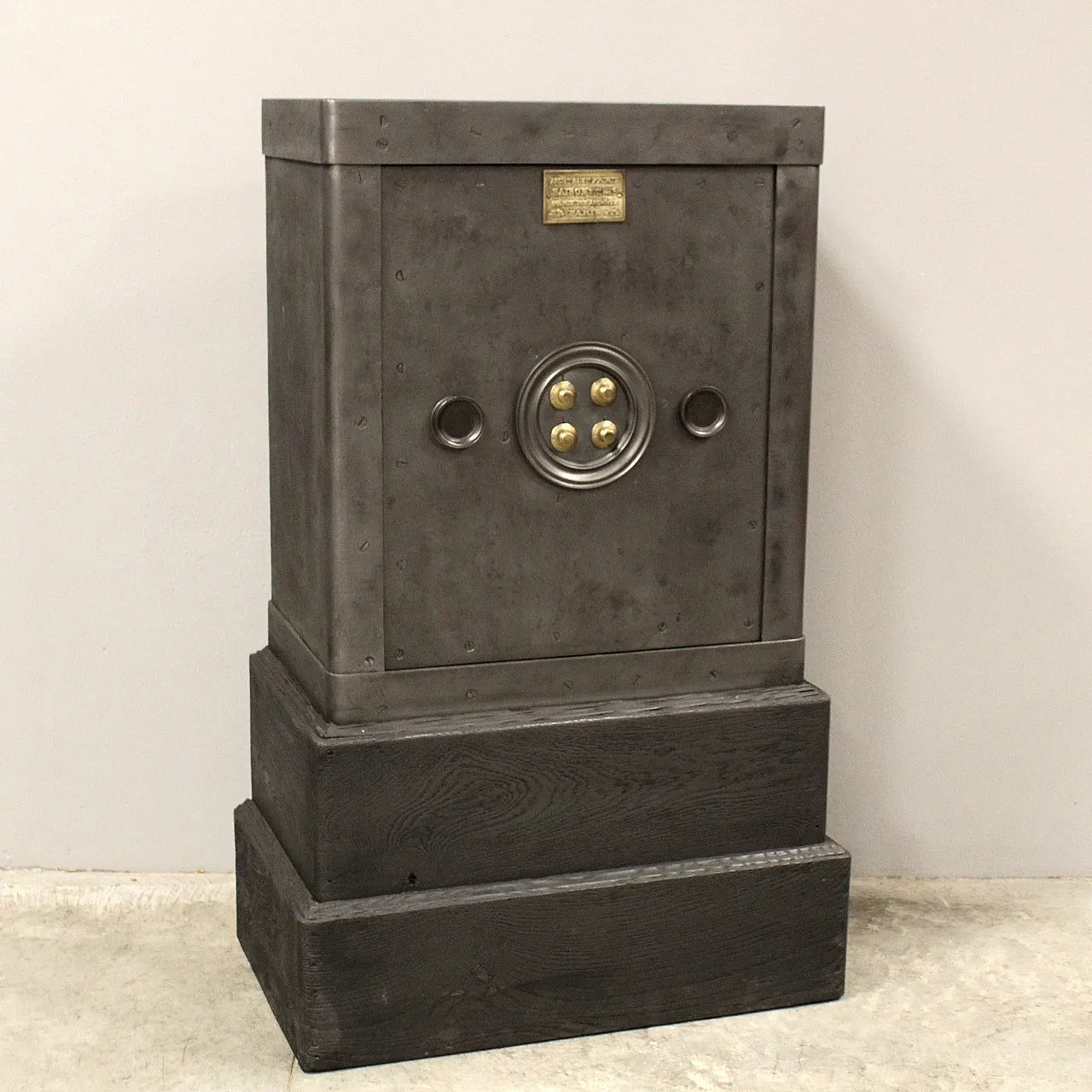 Wood and iron safe, late '800 14