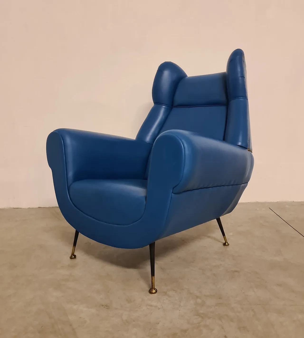 Armchair by Gigi Radice for Minotti. in real blu leather, 50s 2