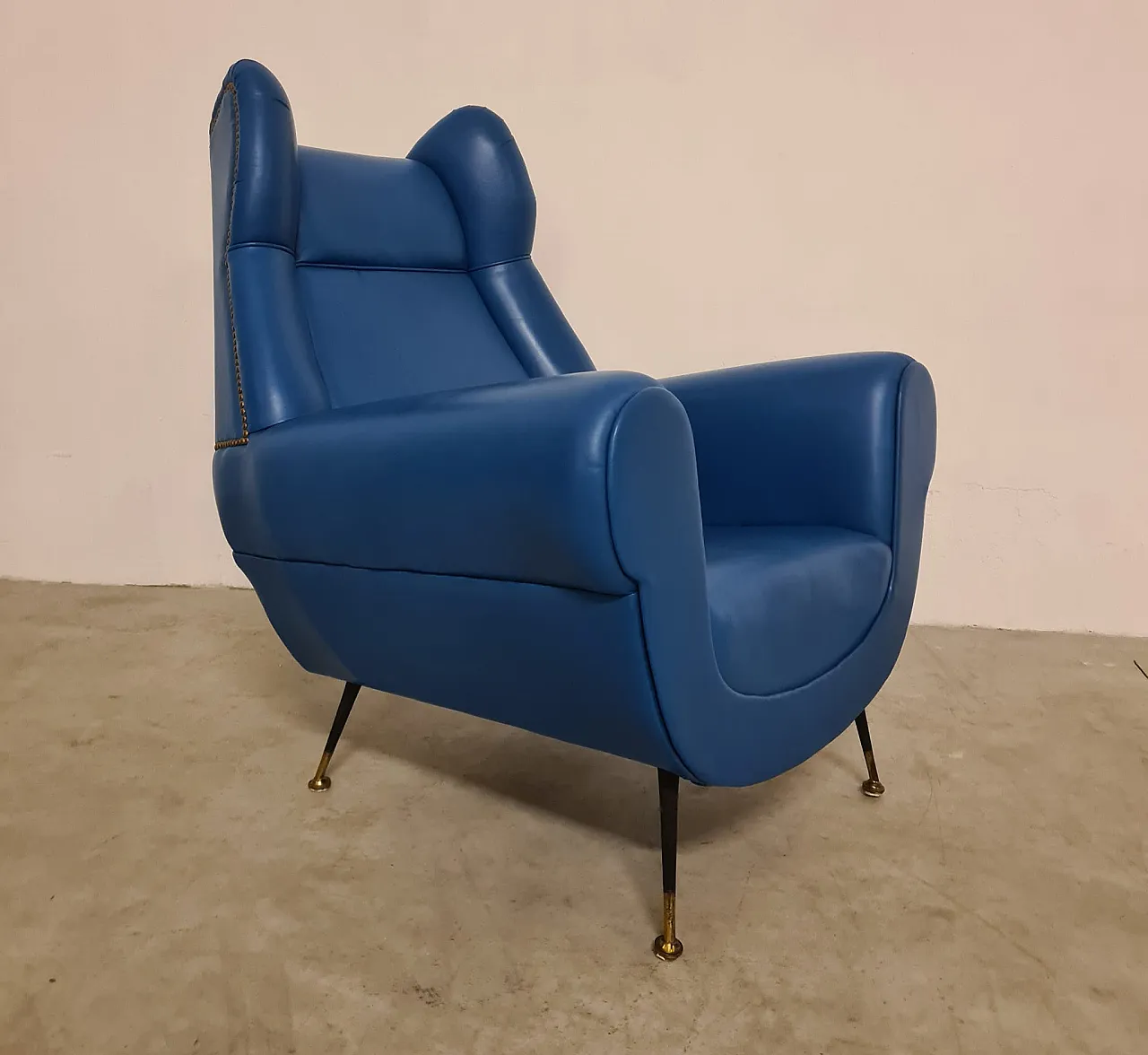 Armchair by Gigi Radice for Minotti. in real blu leather, 50s 8