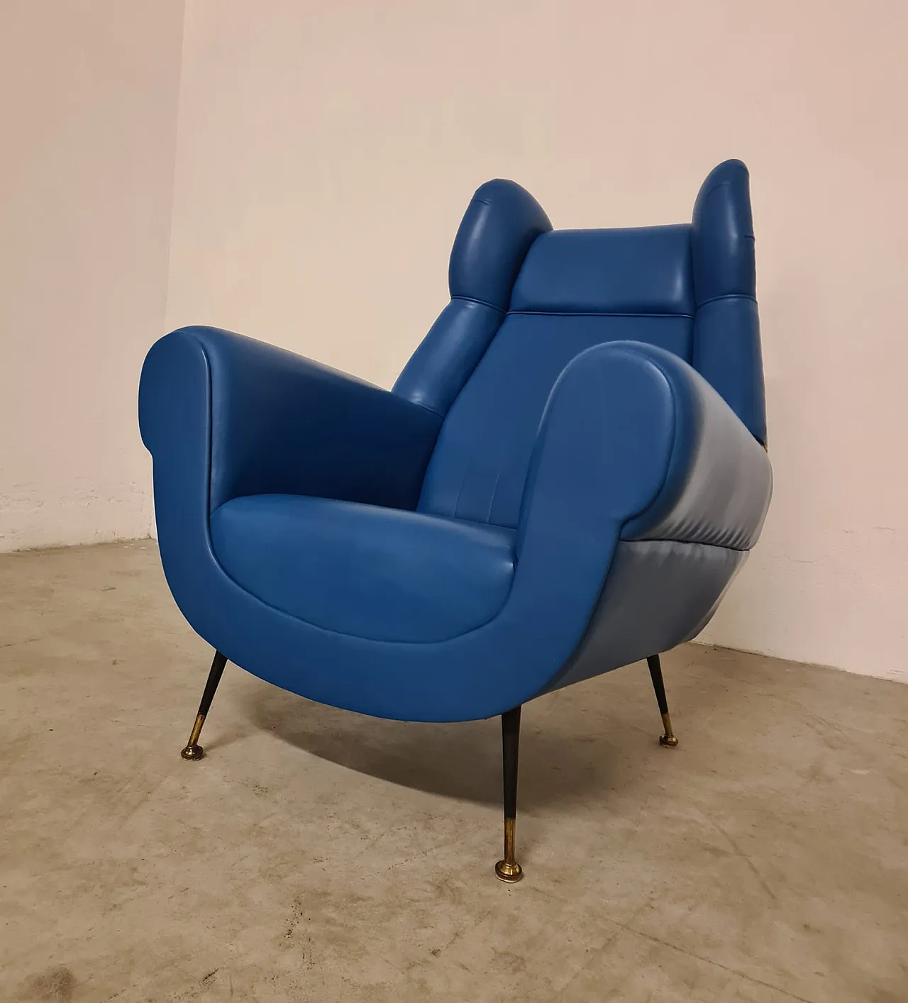 Armchair by Gigi Radice for Minotti. in real blu leather, 50s 13