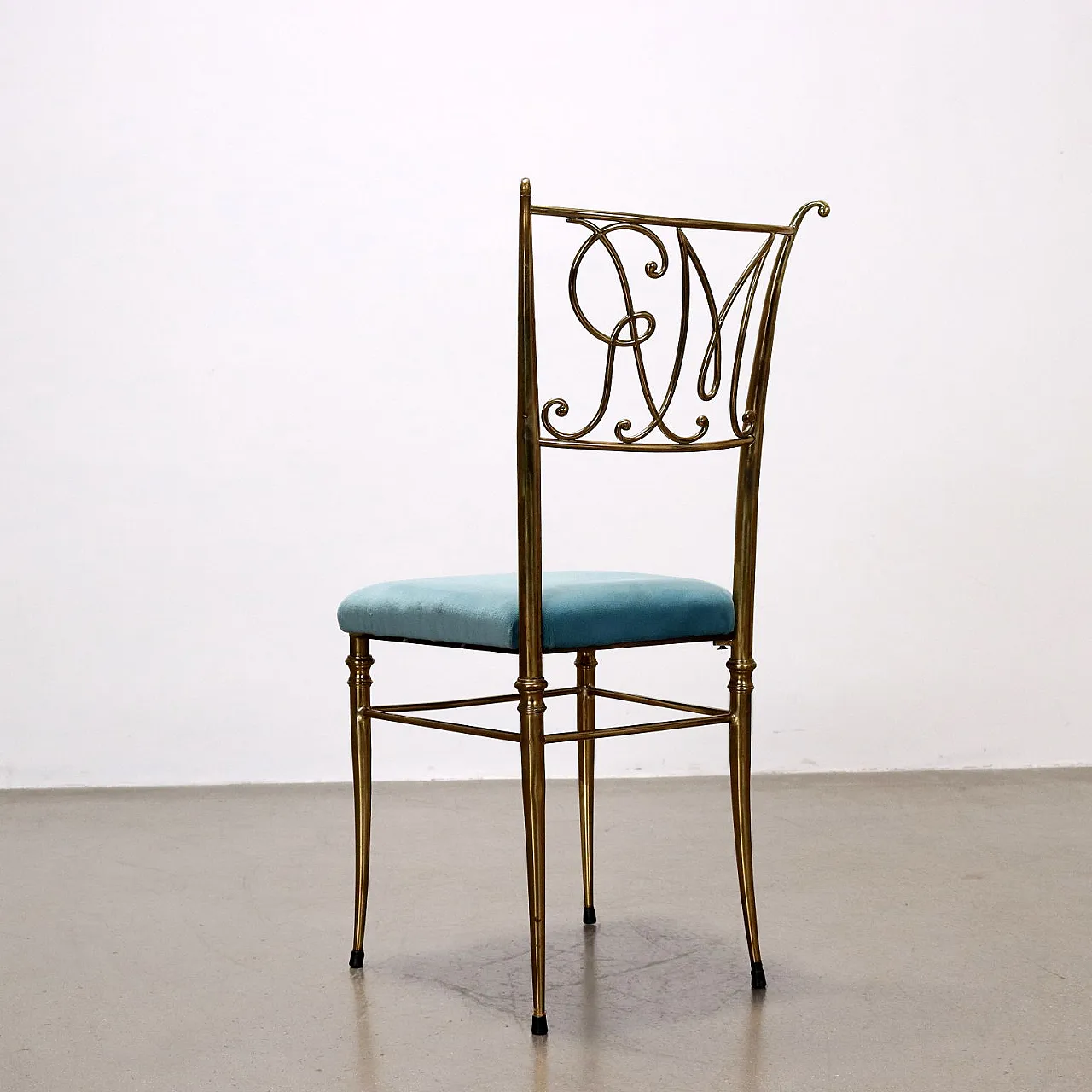 Pair of Chiavari style Mr. chairs in brass foam, 1950s 9