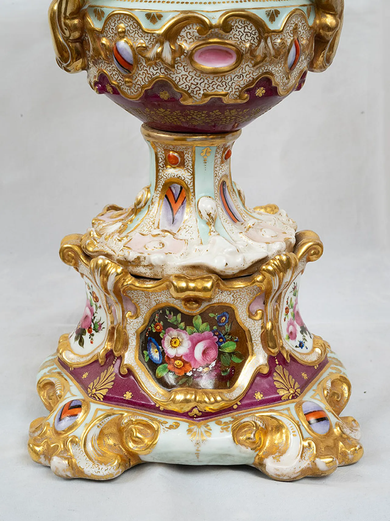 Louis Philippe Old Paris polycromed porcelain vases, 19th century 3