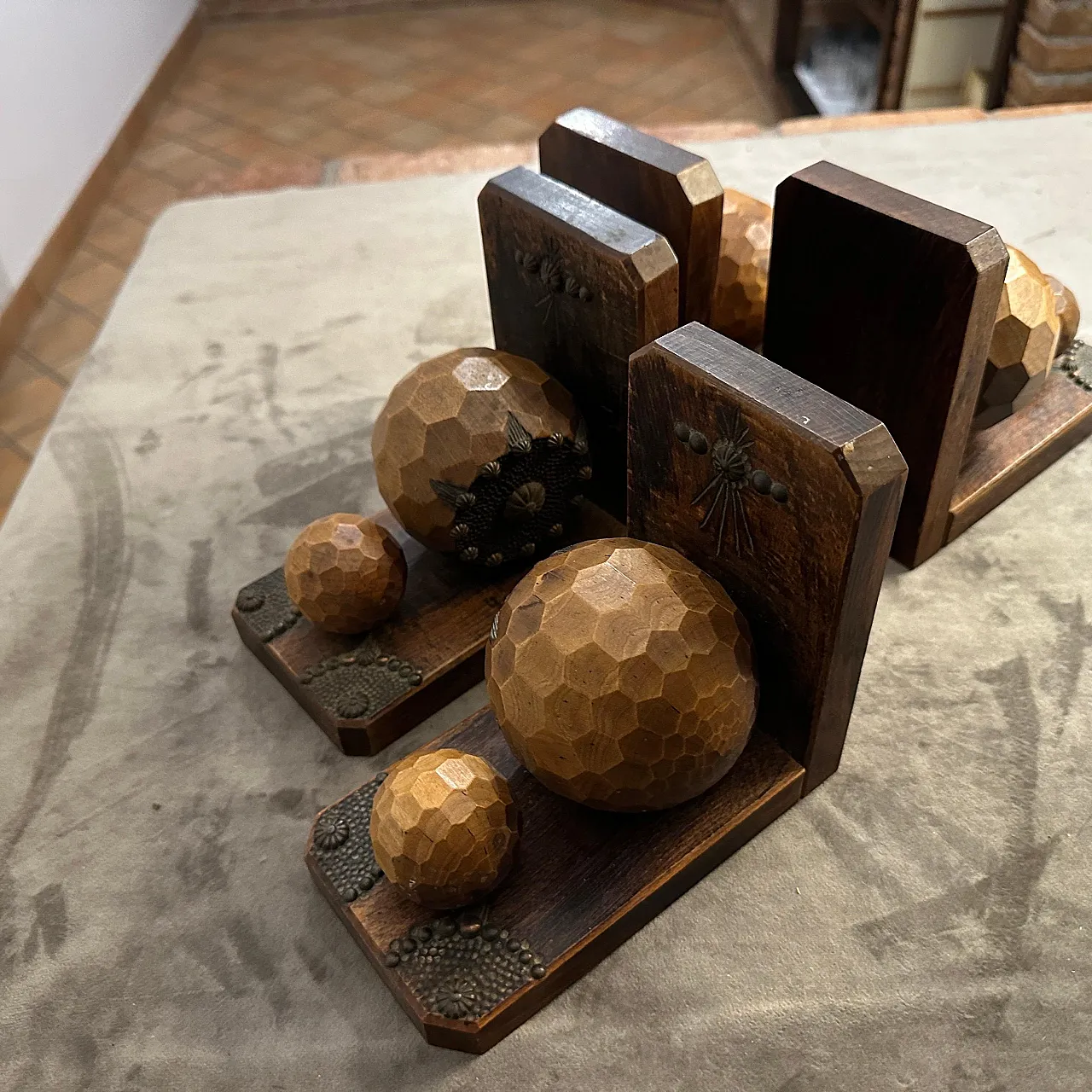 4 Art Deco wood and iron bookends, 1930s 4