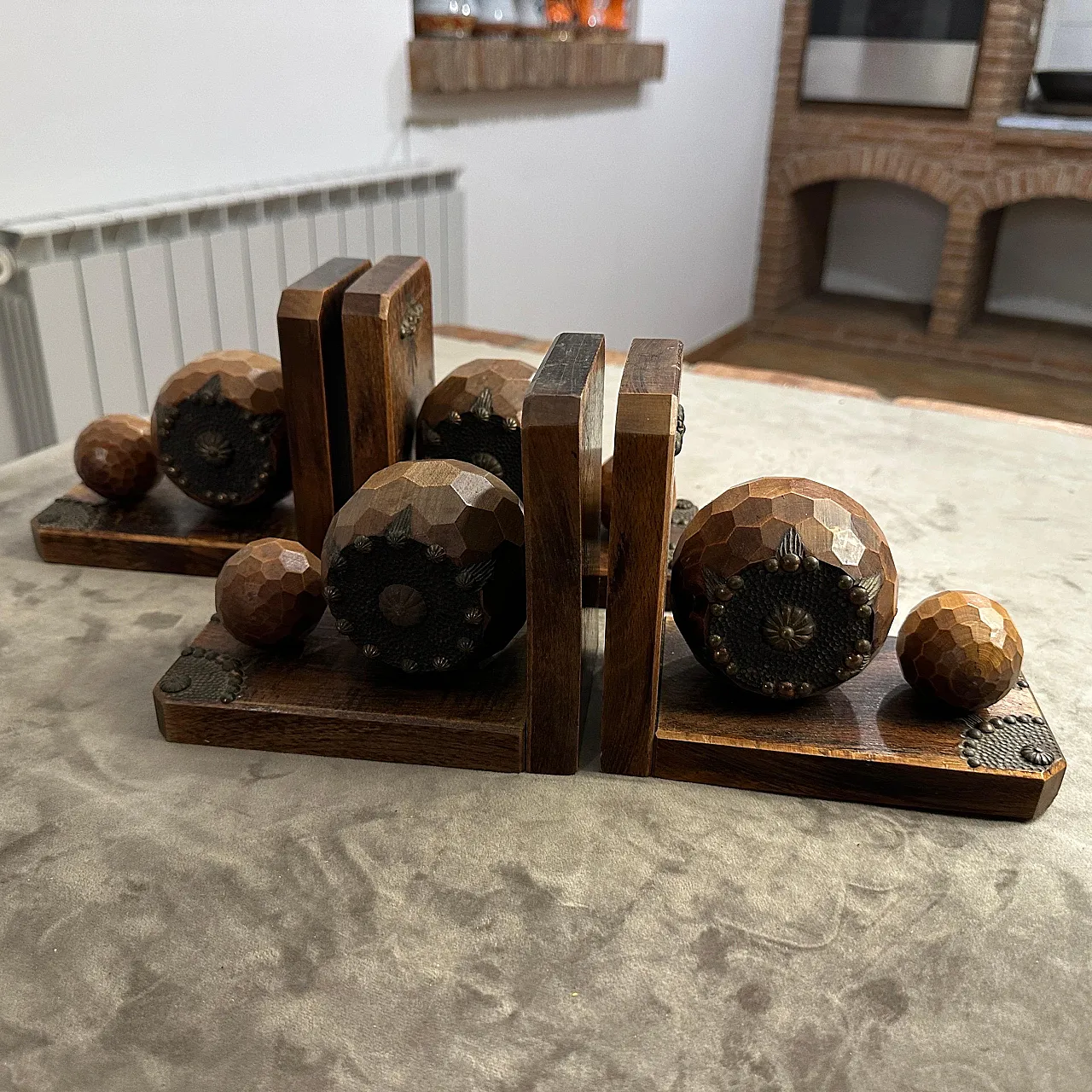 4 Art Deco wood and iron bookends, 1930s 17