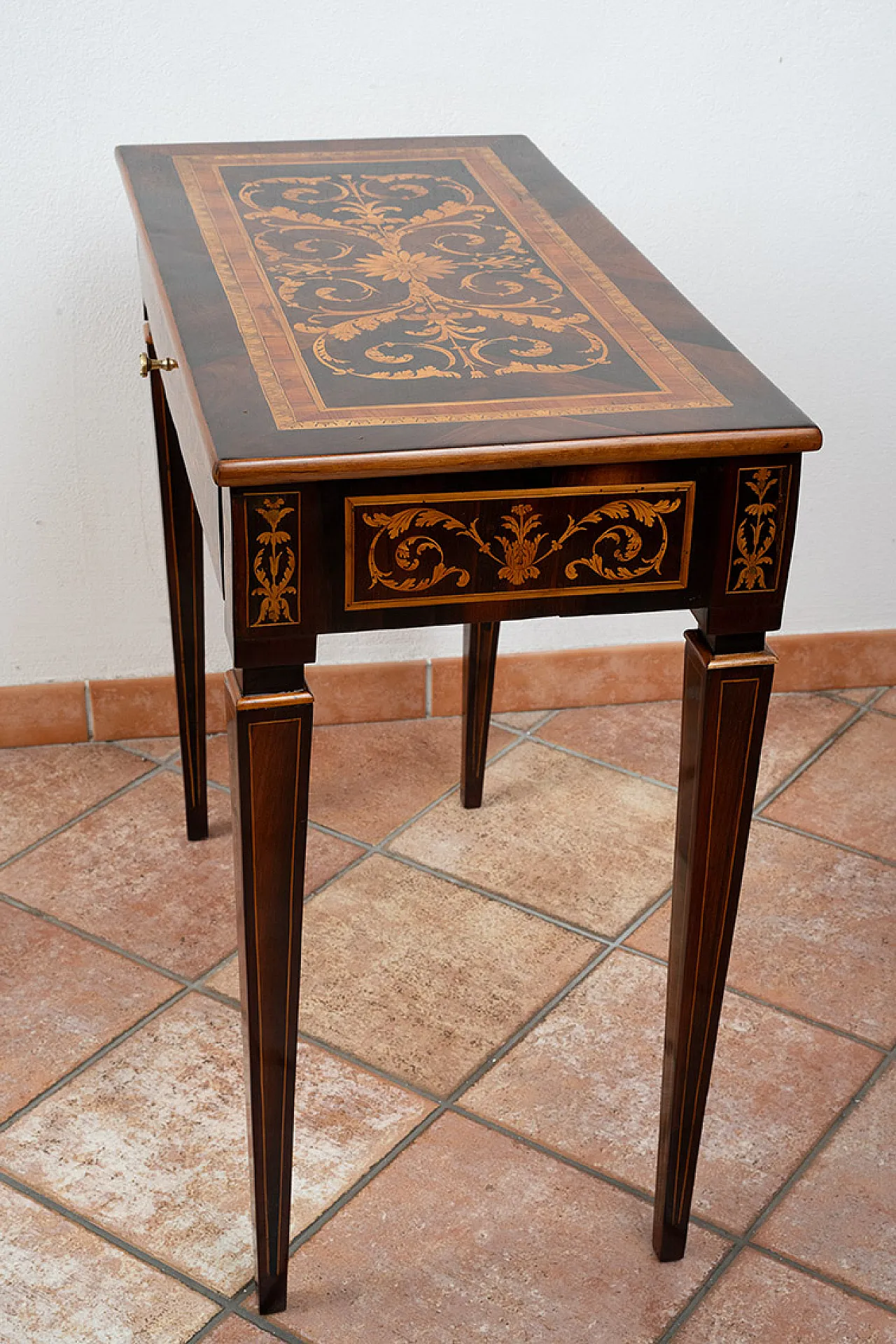 Lombard Louis XVI writing table in precious exotic woods, 18th century 4