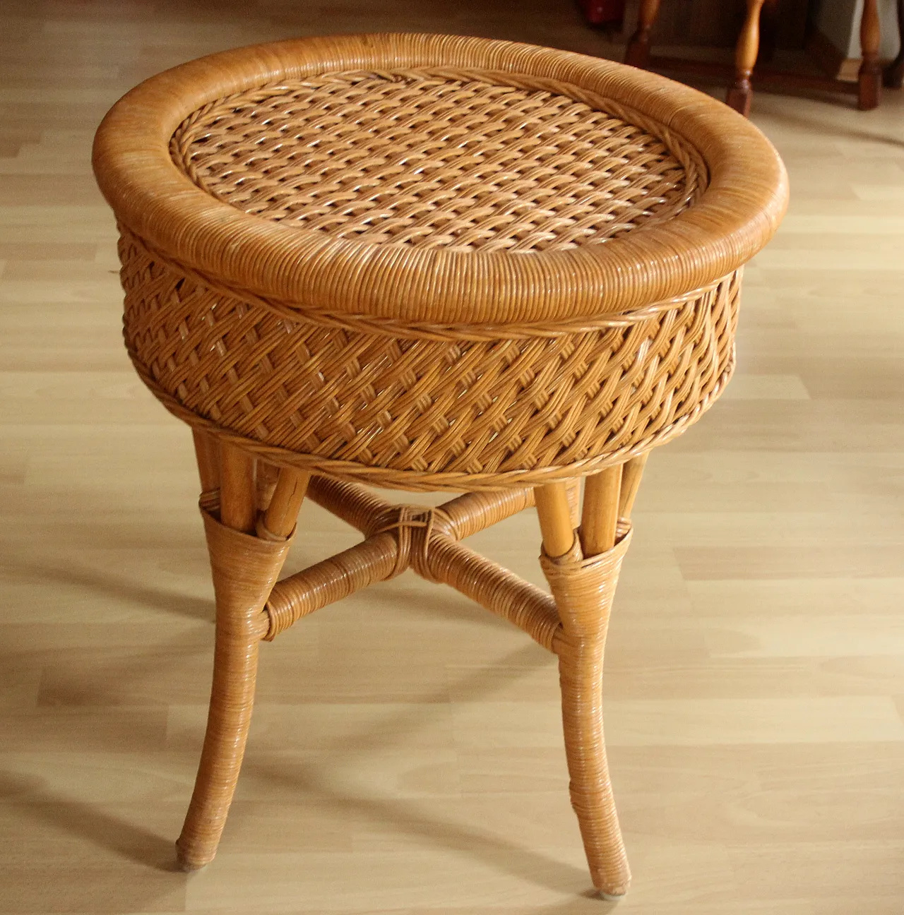 Round side table rattan and bamboo, 70s 2