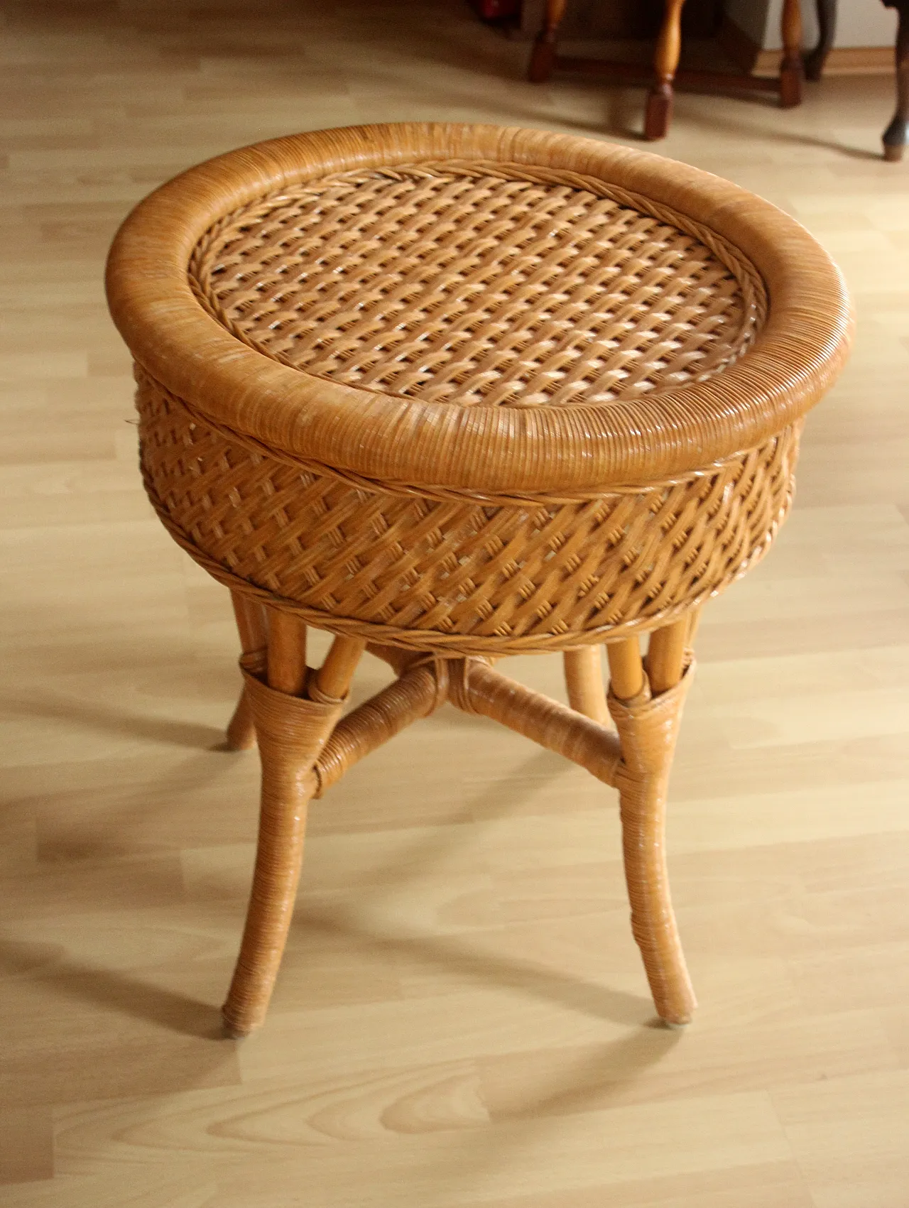 Round side table rattan and bamboo, 70s 3