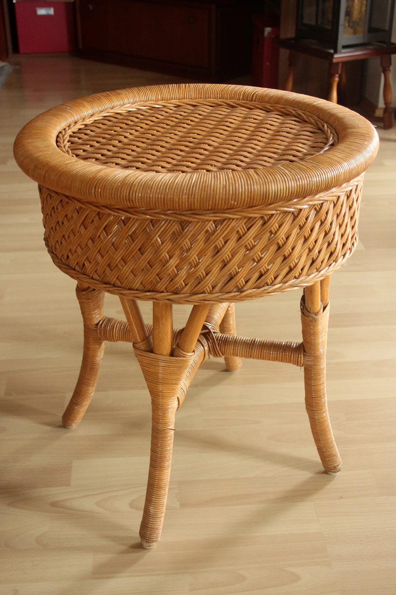 Round side table rattan and bamboo, 70s 6