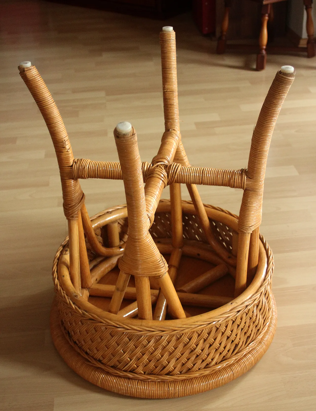 Round side table rattan and bamboo, 70s 8