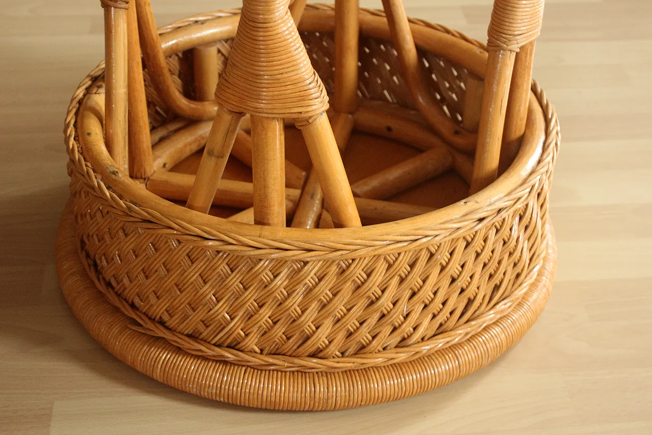 Round side table rattan and bamboo, 70s 9