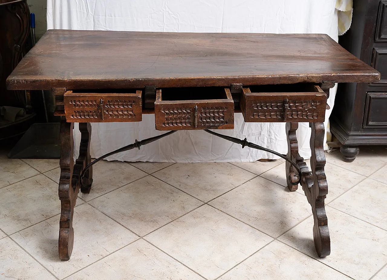 Fratino table in solid walnut, Tuscany, 17th century 2