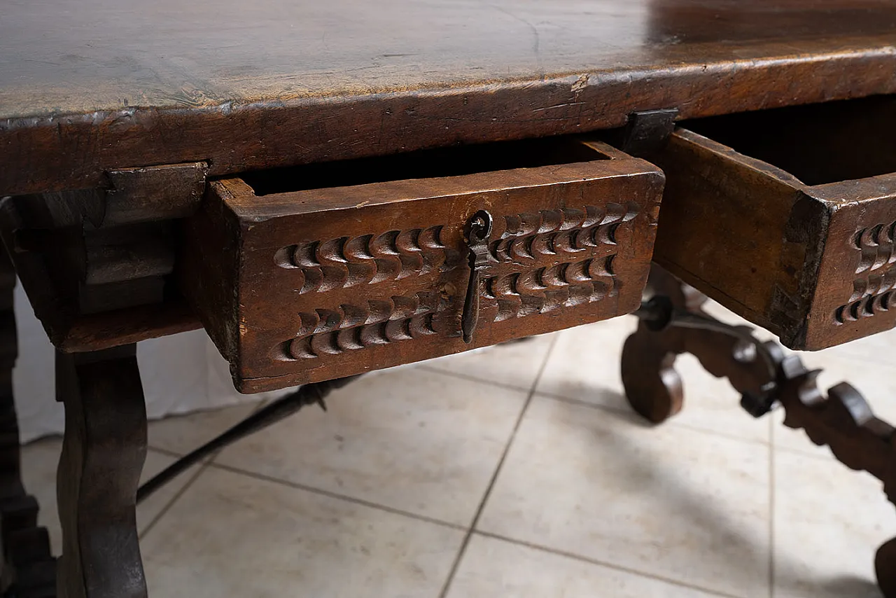 Fratino table in solid walnut, Tuscany, 17th century 3