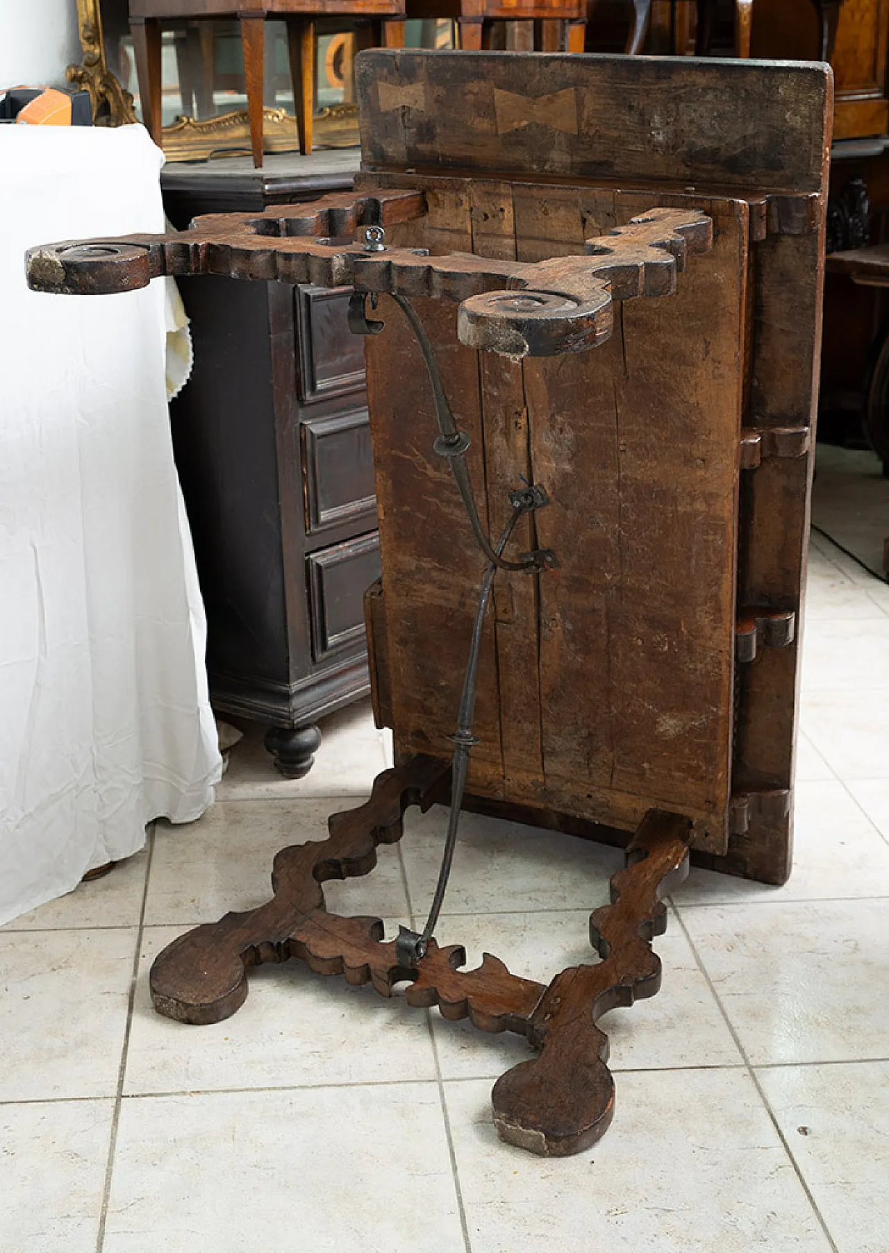 Fratino table in solid walnut, Tuscany, 17th century 6