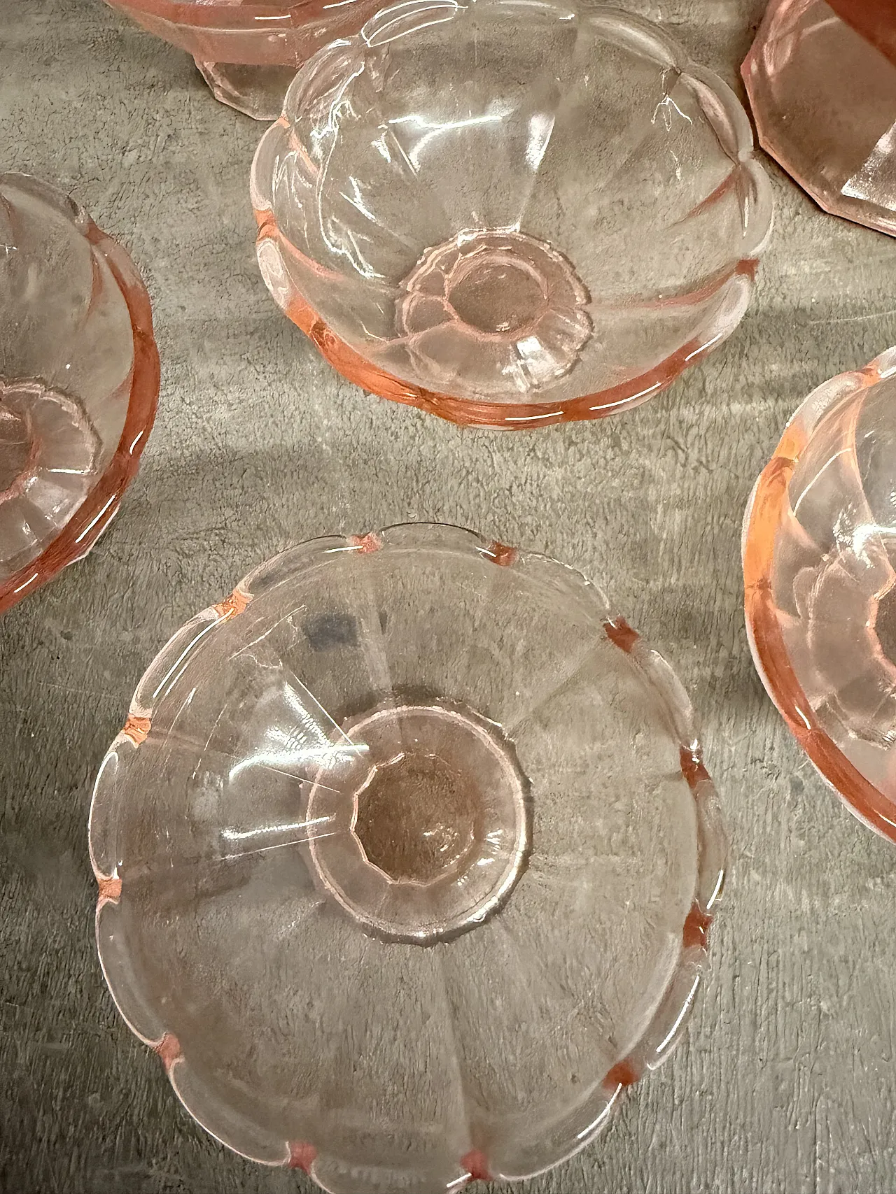 Art Decò dessert set in pink glass shaped like flower, 1940s 6