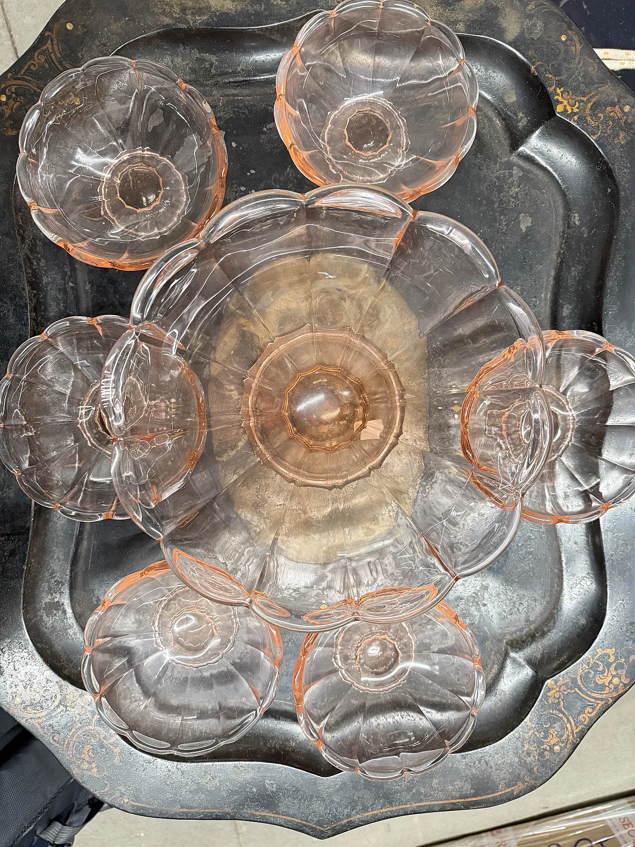 Art Decò dessert set in pink glass shaped like flower, 1940s 9