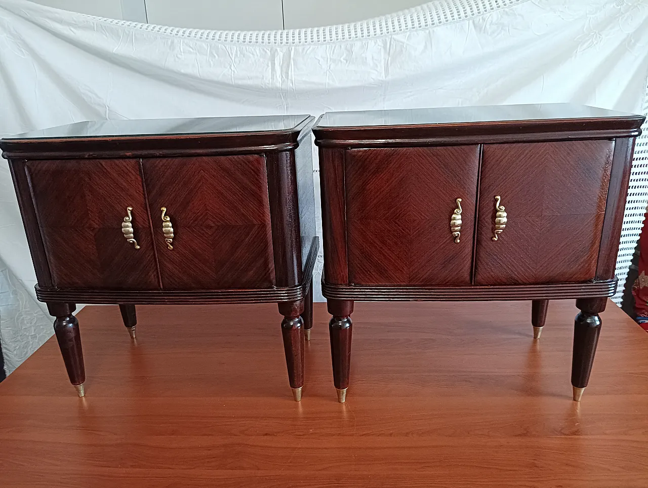 Pair of Mid Century bedside tables in rosewood root,  50s 2