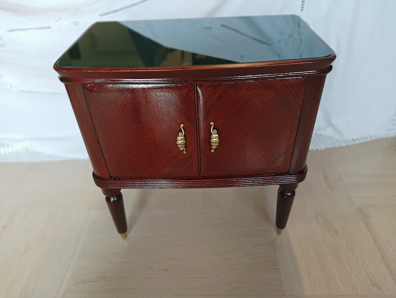 Pair of Mid Century bedside tables in rosewood root,  50s 12