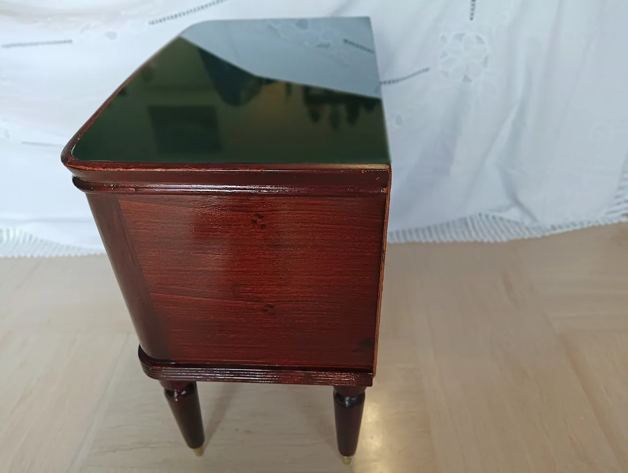 Pair of Mid Century bedside tables in rosewood root,  50s 13