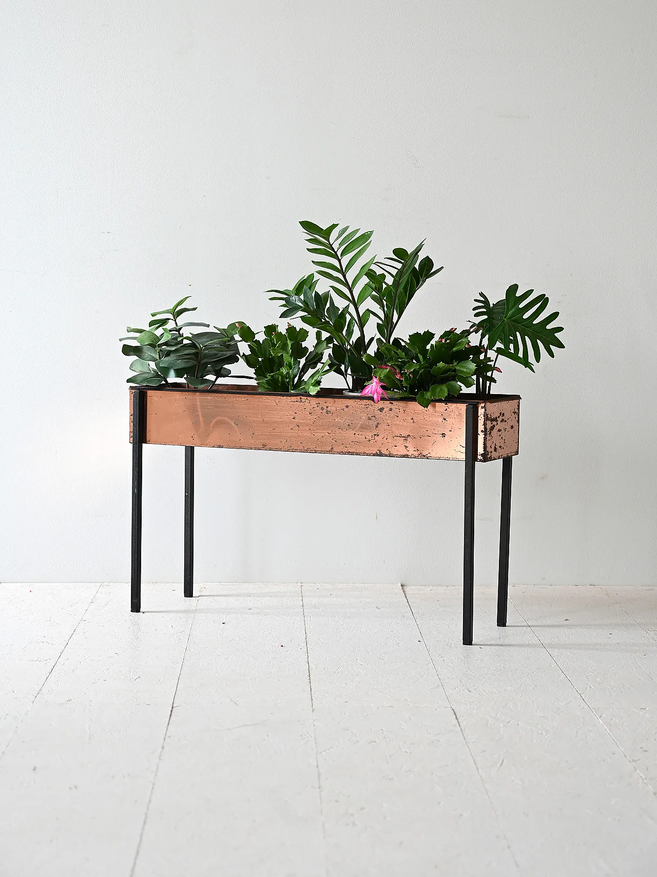 Scandinavian planter in metal, 70s 1