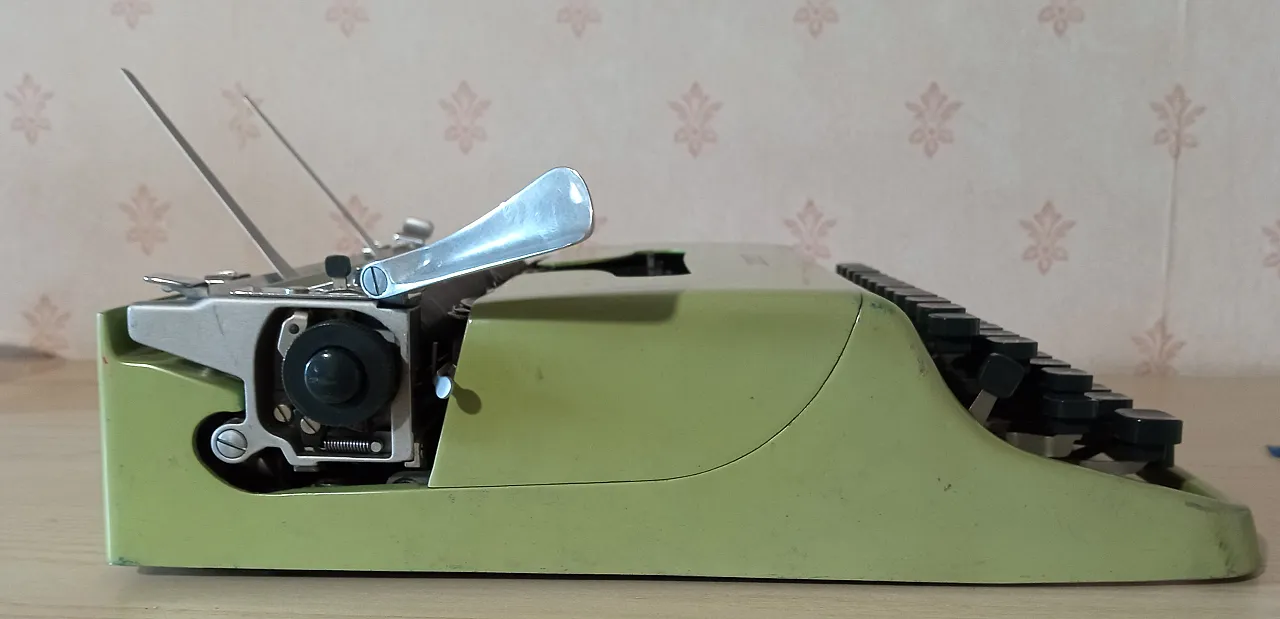 Olivetti lettera 22 7