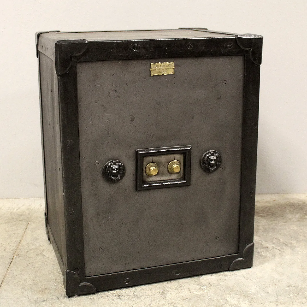 Iron safe, late 19th century 1