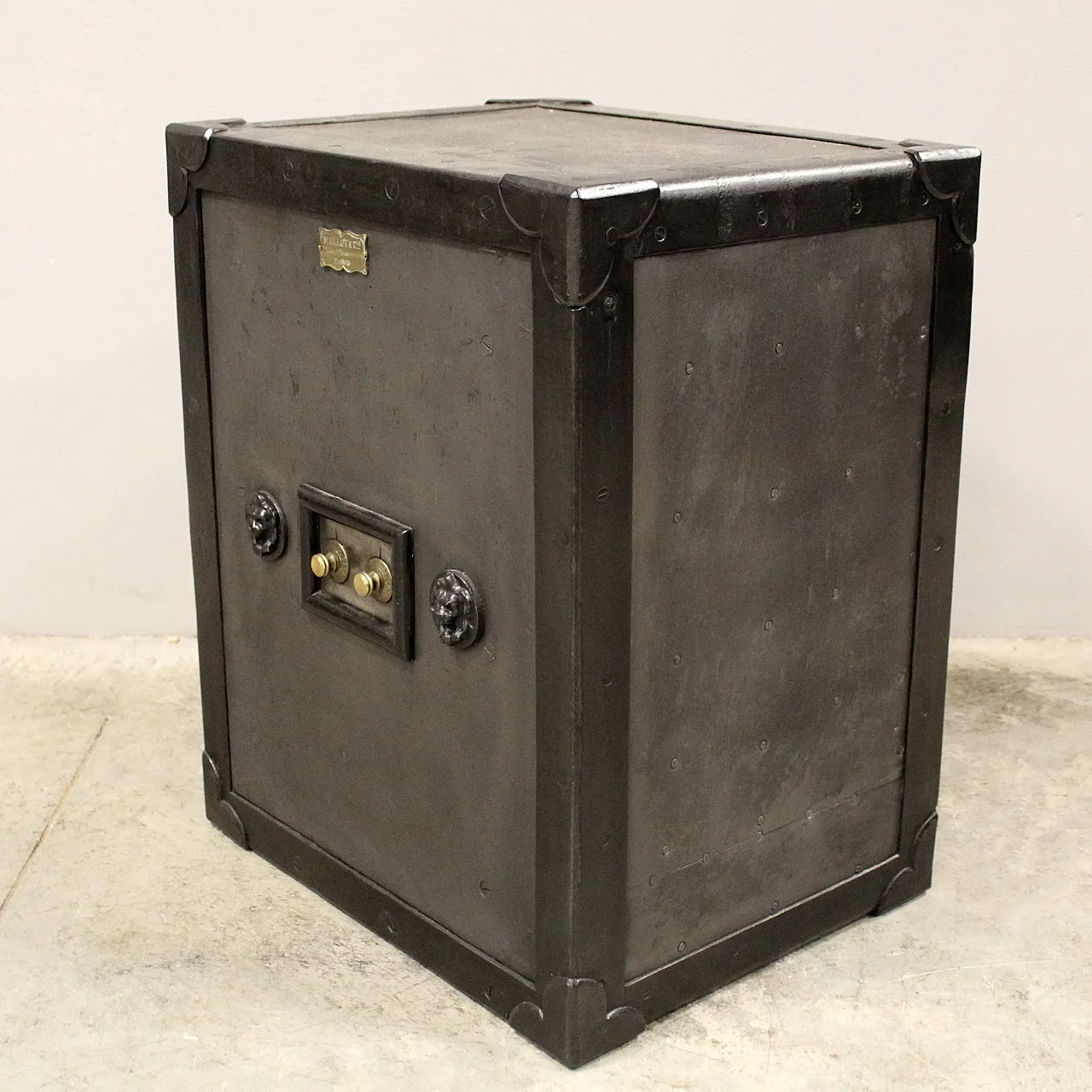 Iron safe, late 19th century 4