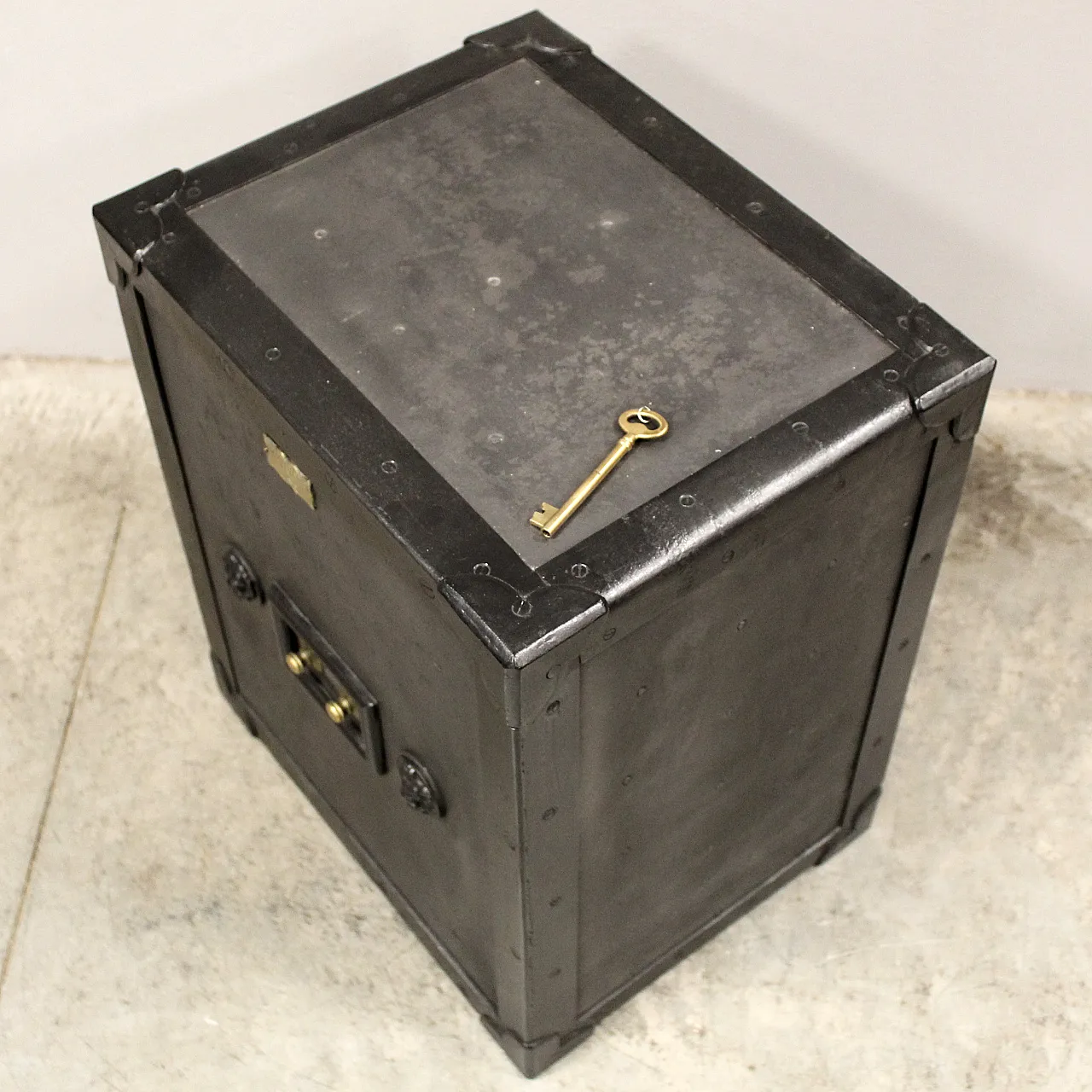 Iron safe, late 19th century 6