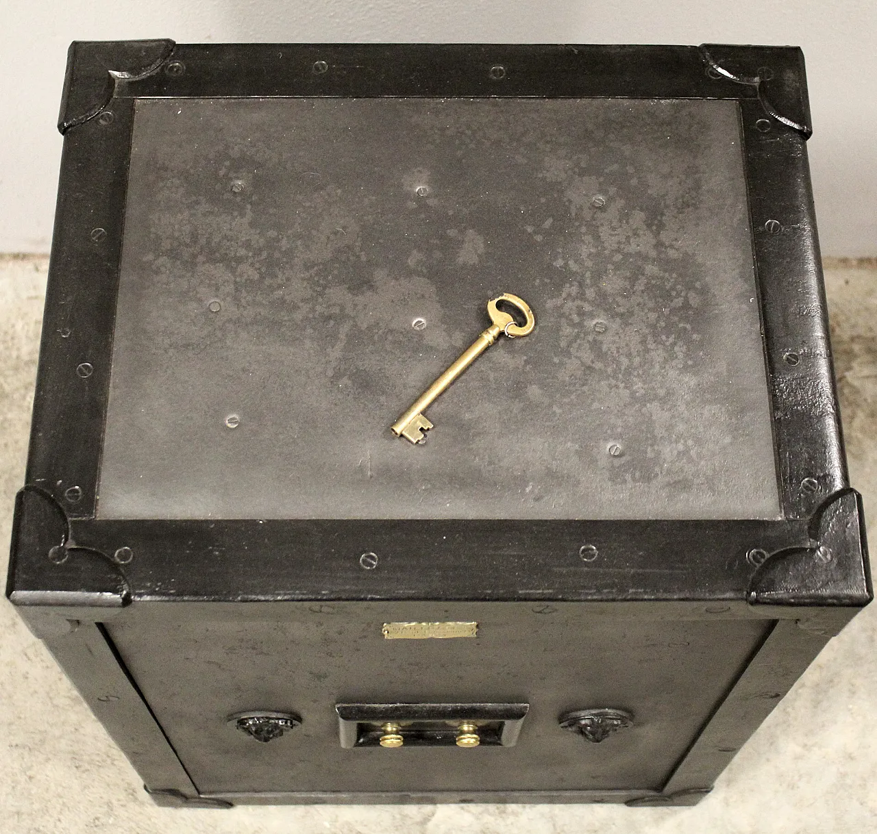 Iron safe, late 19th century 7