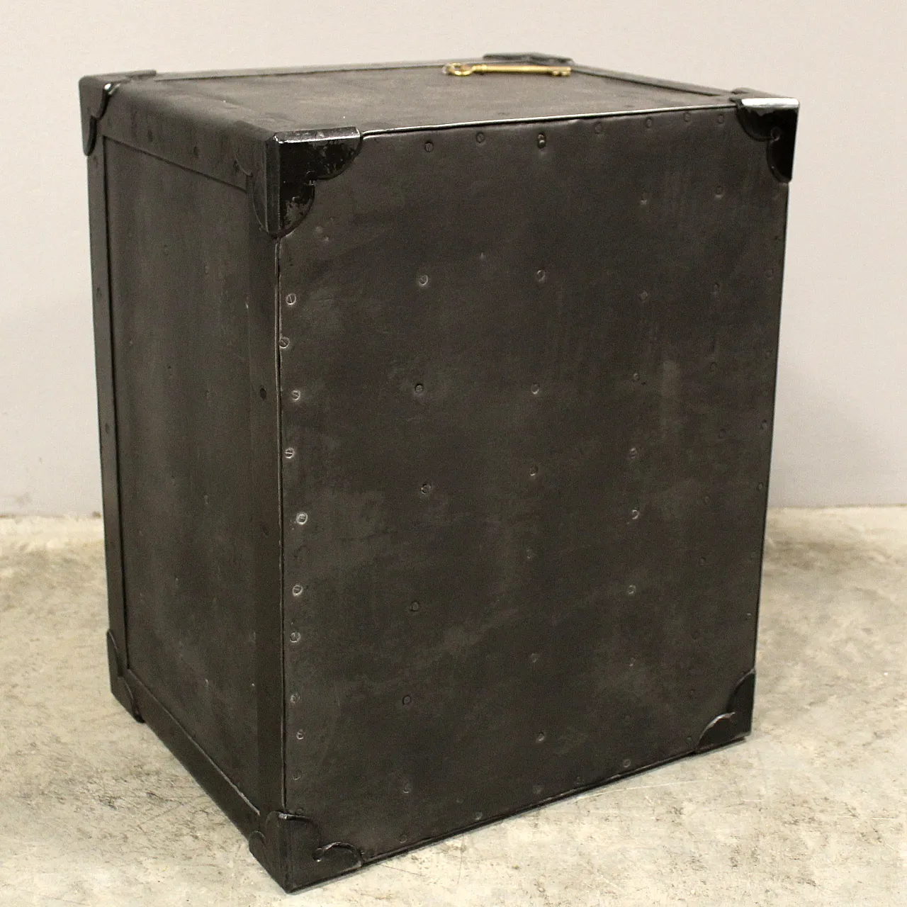 Iron safe, late 19th century 11