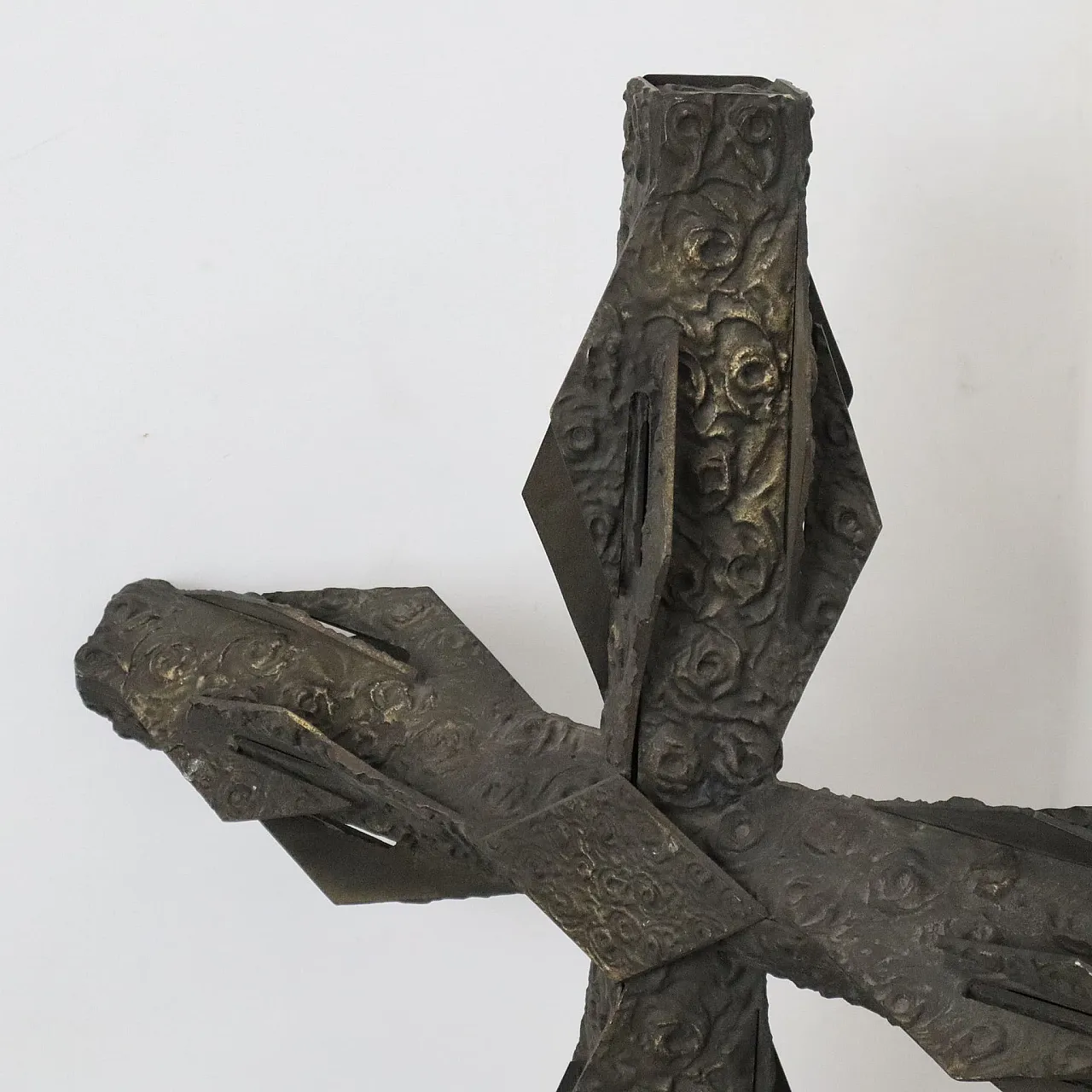 Great Gothic crucifix in bronze fusion, early 20th century 2