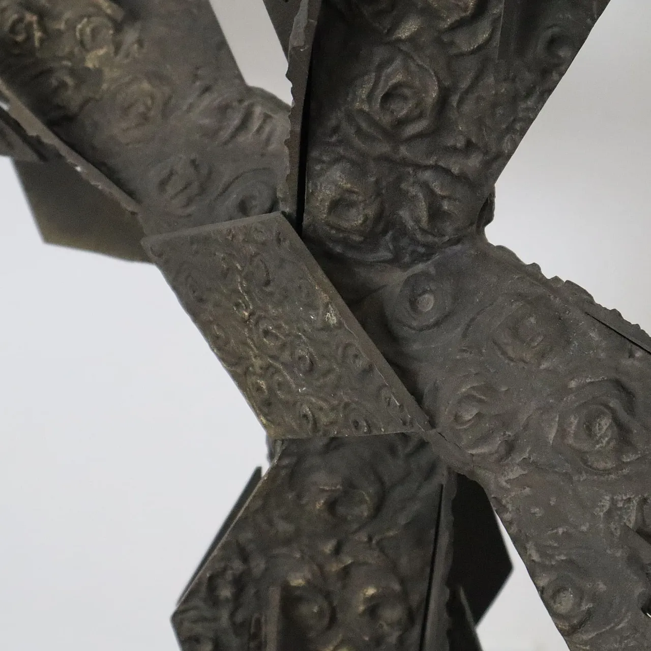 Great Gothic crucifix in bronze fusion, early 20th century 3