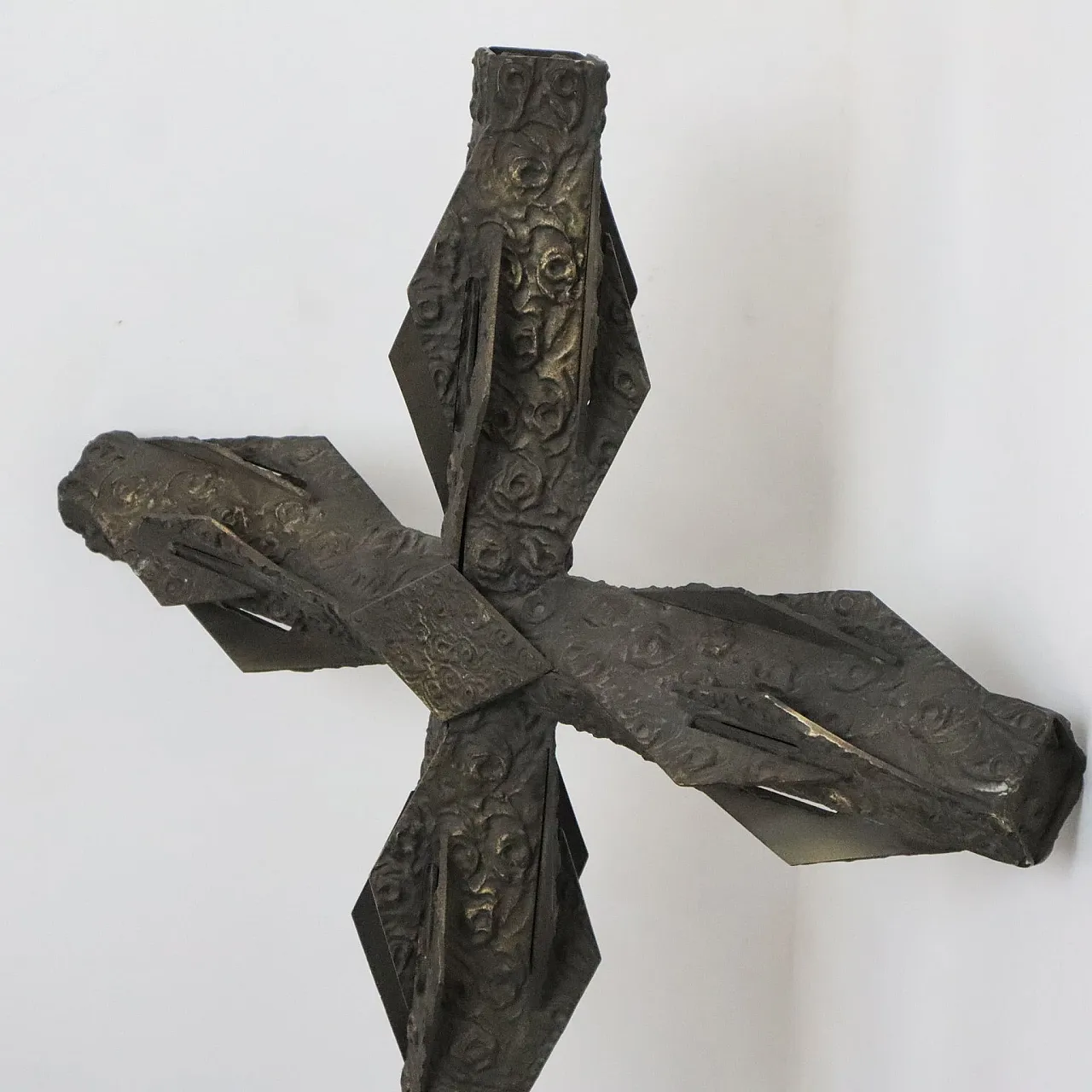 Great Gothic crucifix in bronze fusion, early 20th century 8