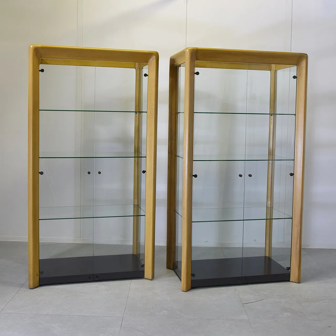 Pair of De Nos beech and glass display cabinets by A.Mangiarotti, 1970 1