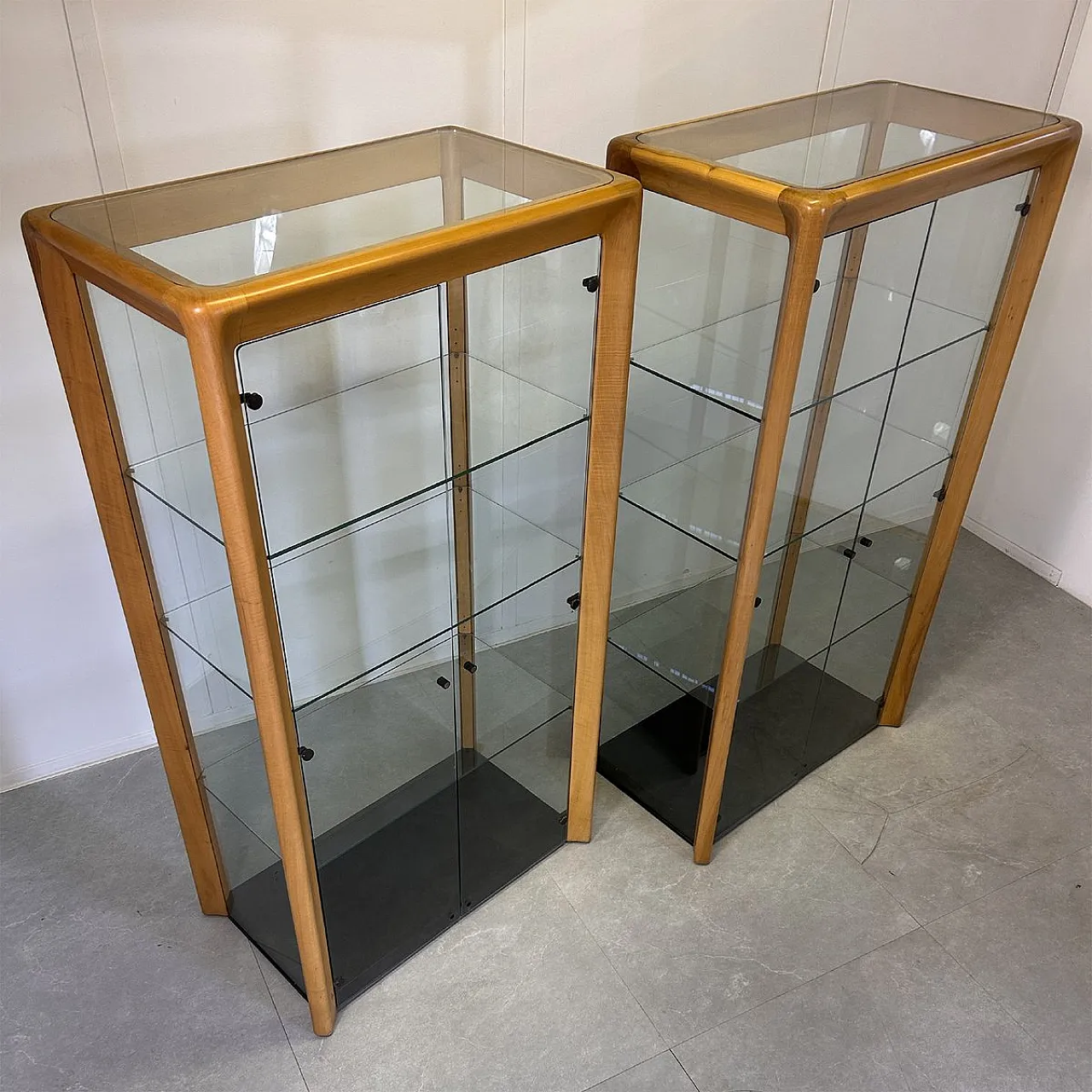 Pair of De Nos beech and glass display cabinets by A.Mangiarotti, 1970 9