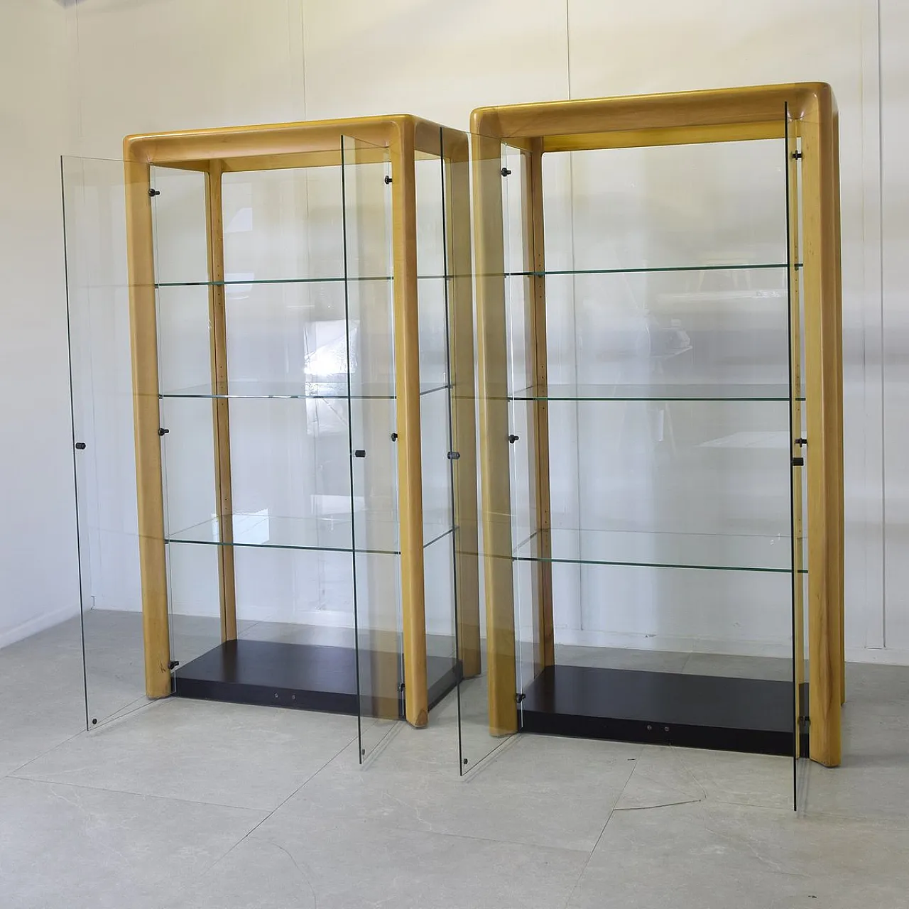 Pair of De Nos beech and glass display cabinets by A.Mangiarotti, 1970 11