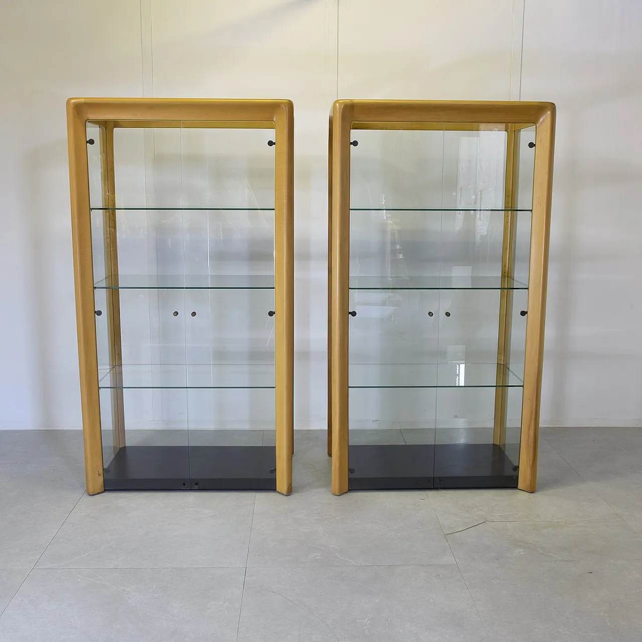 Pair of De Nos beech and glass display cabinets by A.Mangiarotti, 1970 15