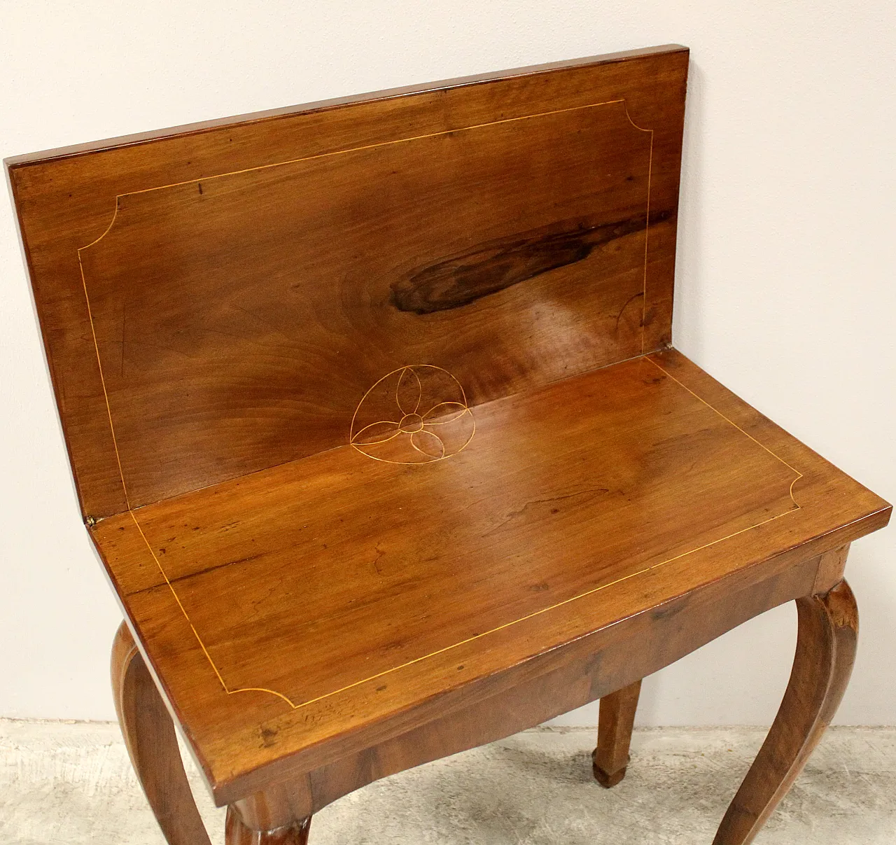 Louis XV inlaid walnut table in inlaid walnut,  '700 13