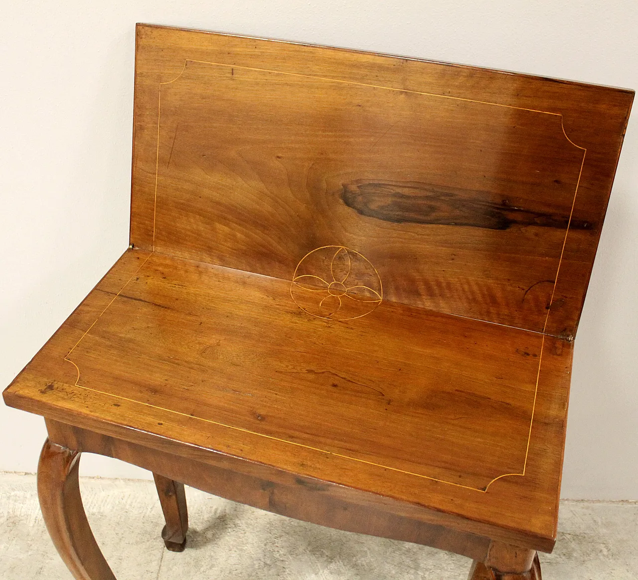 Louis XV inlaid walnut table in inlaid walnut,  '700 14