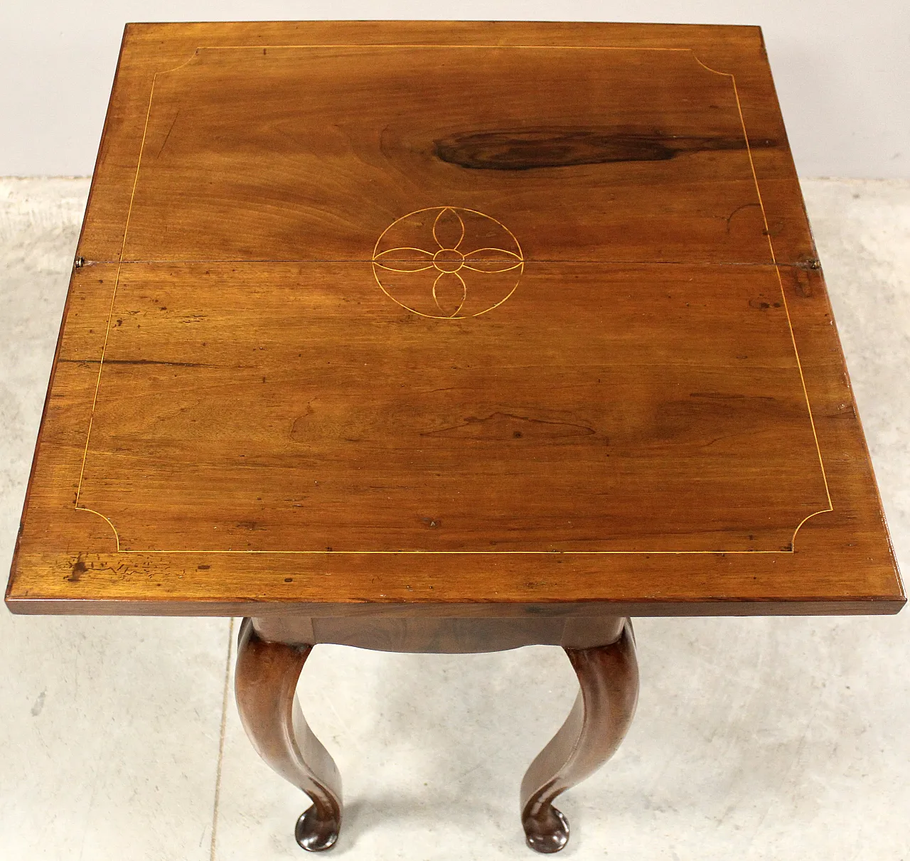 Louis XV inlaid walnut table in inlaid walnut,  '700 15