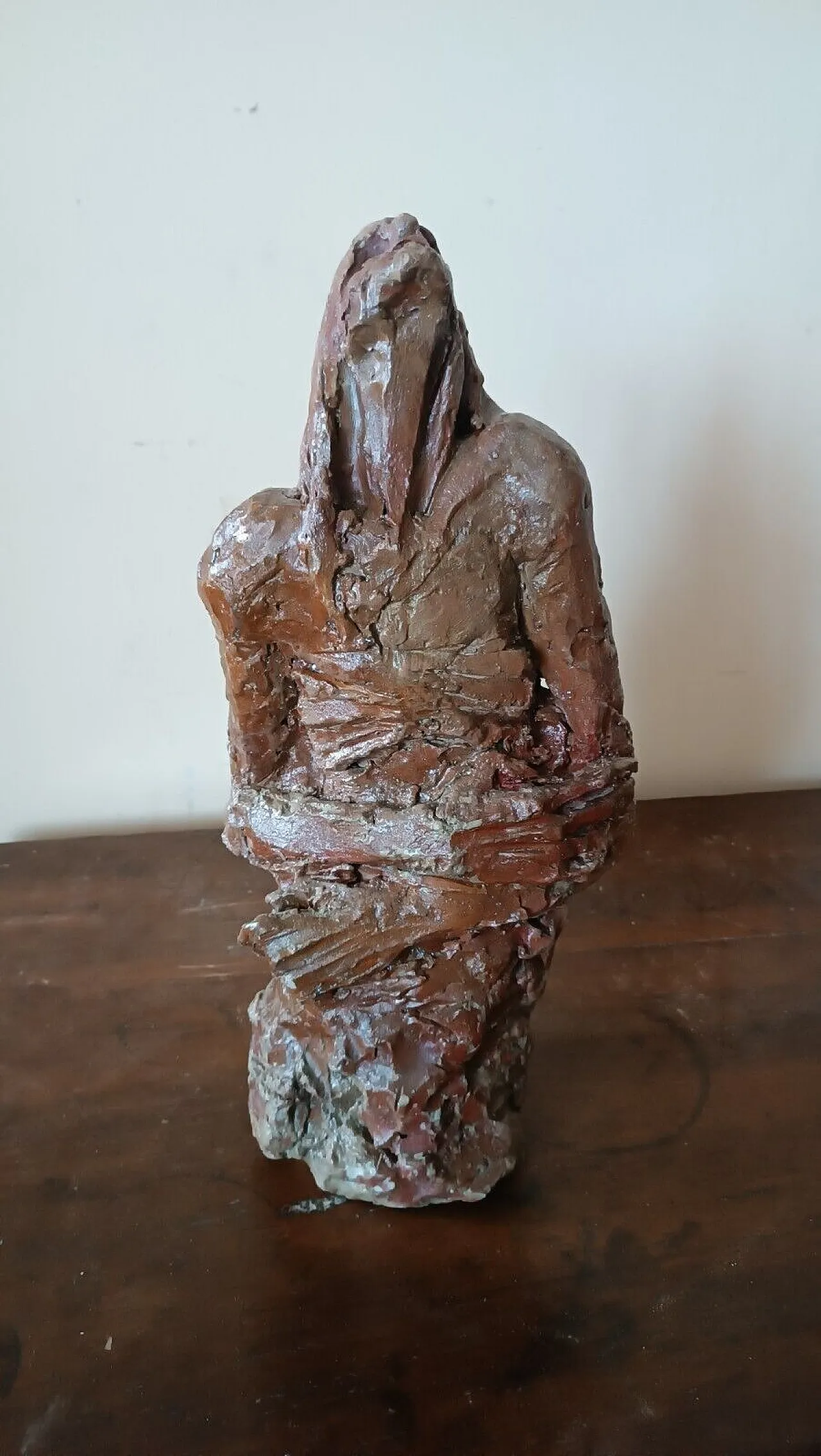 Scultura astratta figura femminile in terra cruda, fine '900 1