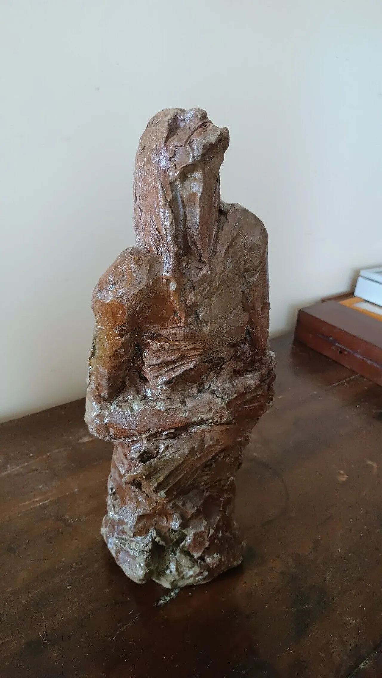 Scultura astratta figura femminile in terra cruda, fine '900 2