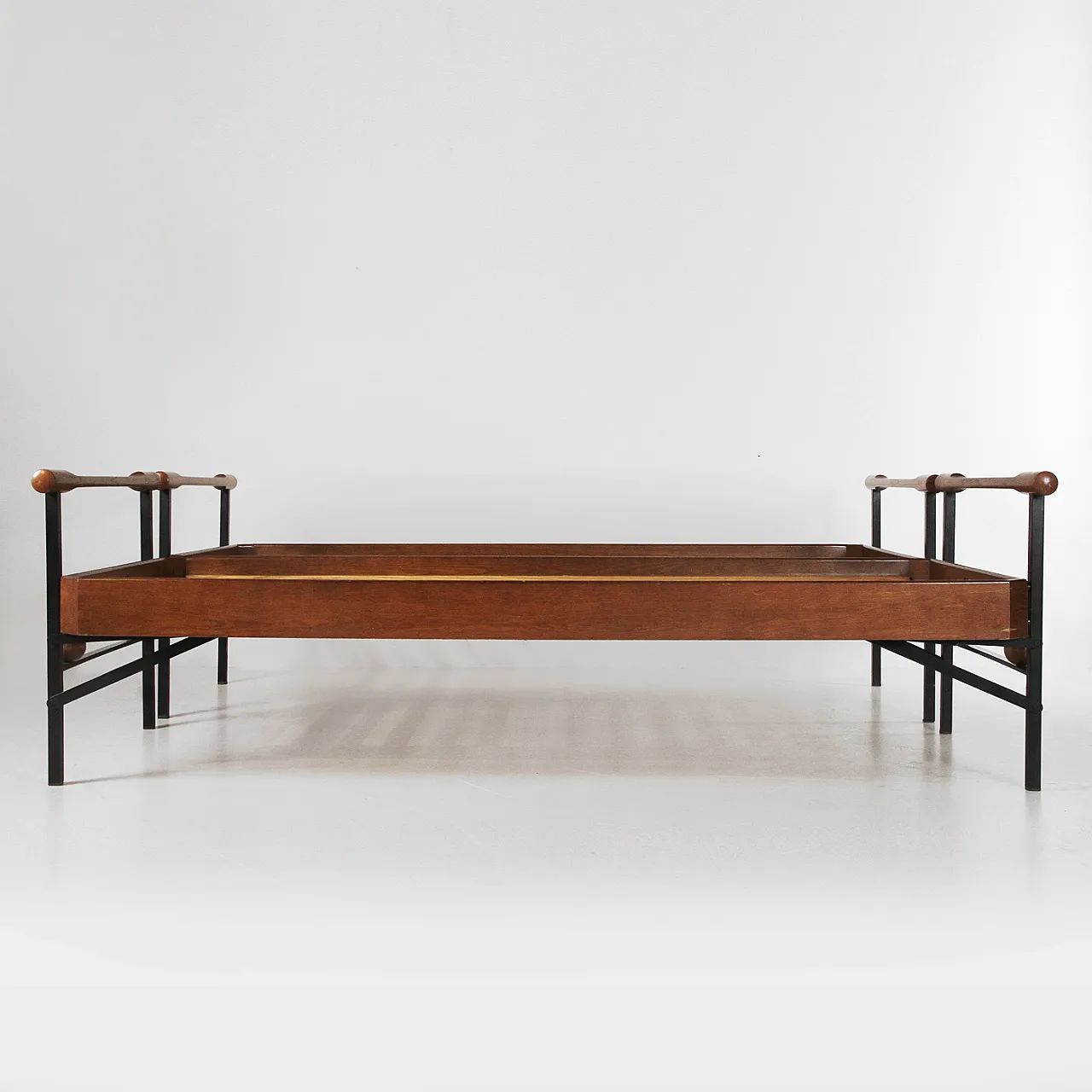 Pair of L75 superimposed beds by Osvaldo Borsani for Tecno, 1960s 1