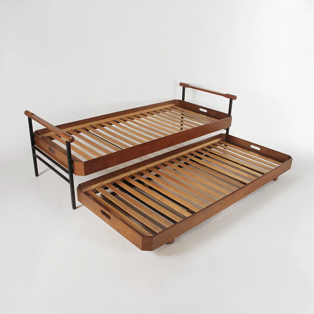 Pair of L75 superimposed beds by Osvaldo Borsani for Tecno, 1960s 3