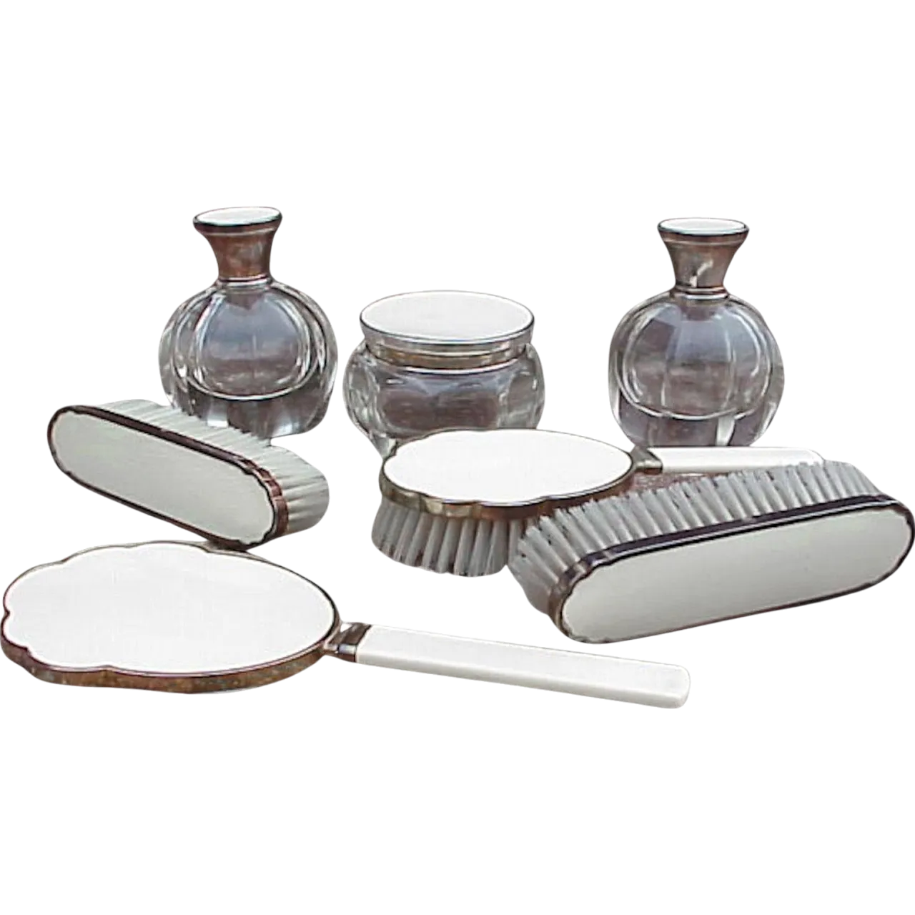 Set in glass and silver, 1930s 18