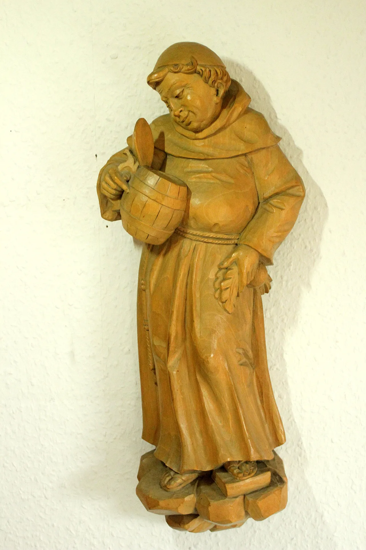 Mid Century wooden German sculpture "Monk with a tankard", 50s 1