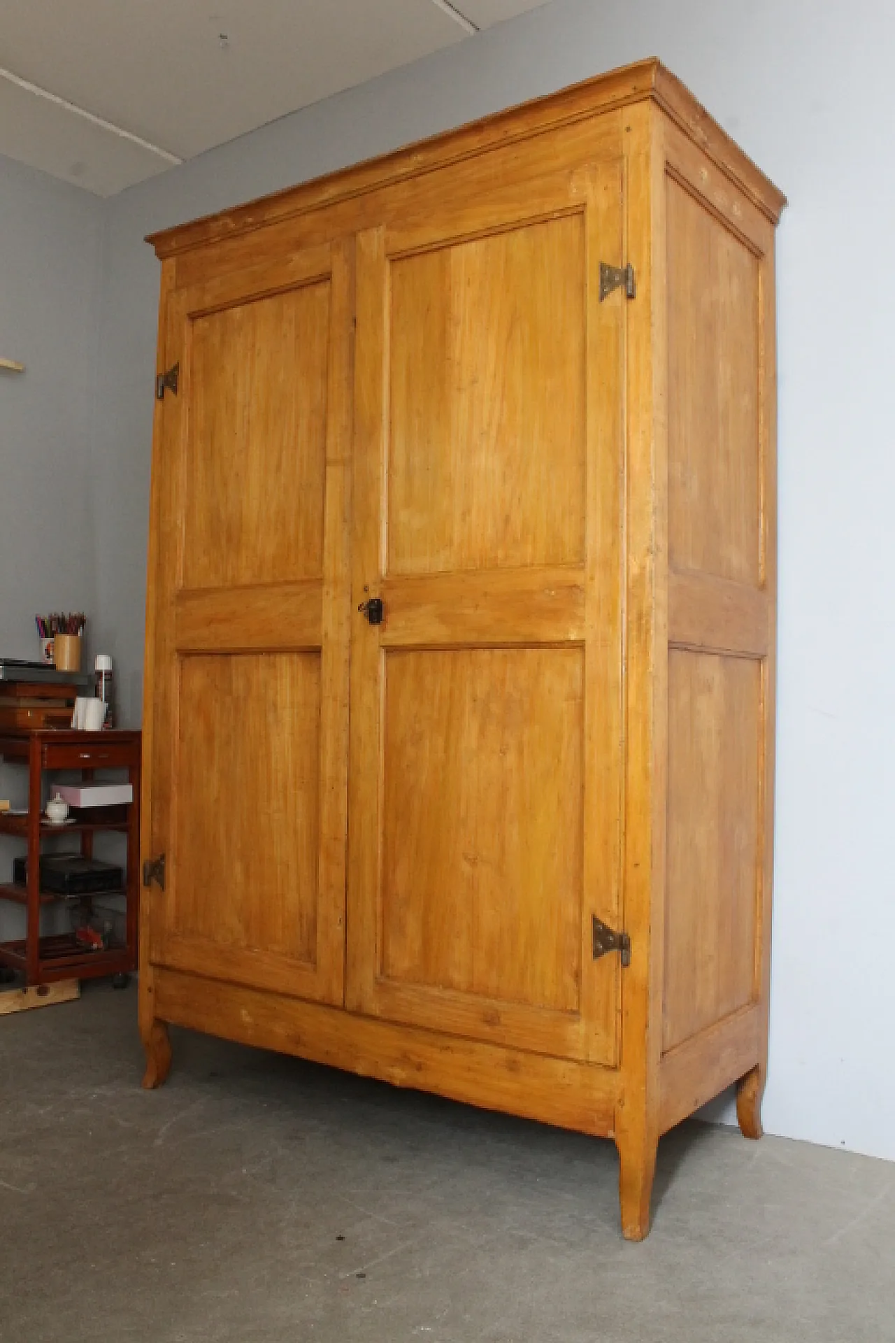 Antique Tuscan wardrobe in natural poplar, 18th century 1