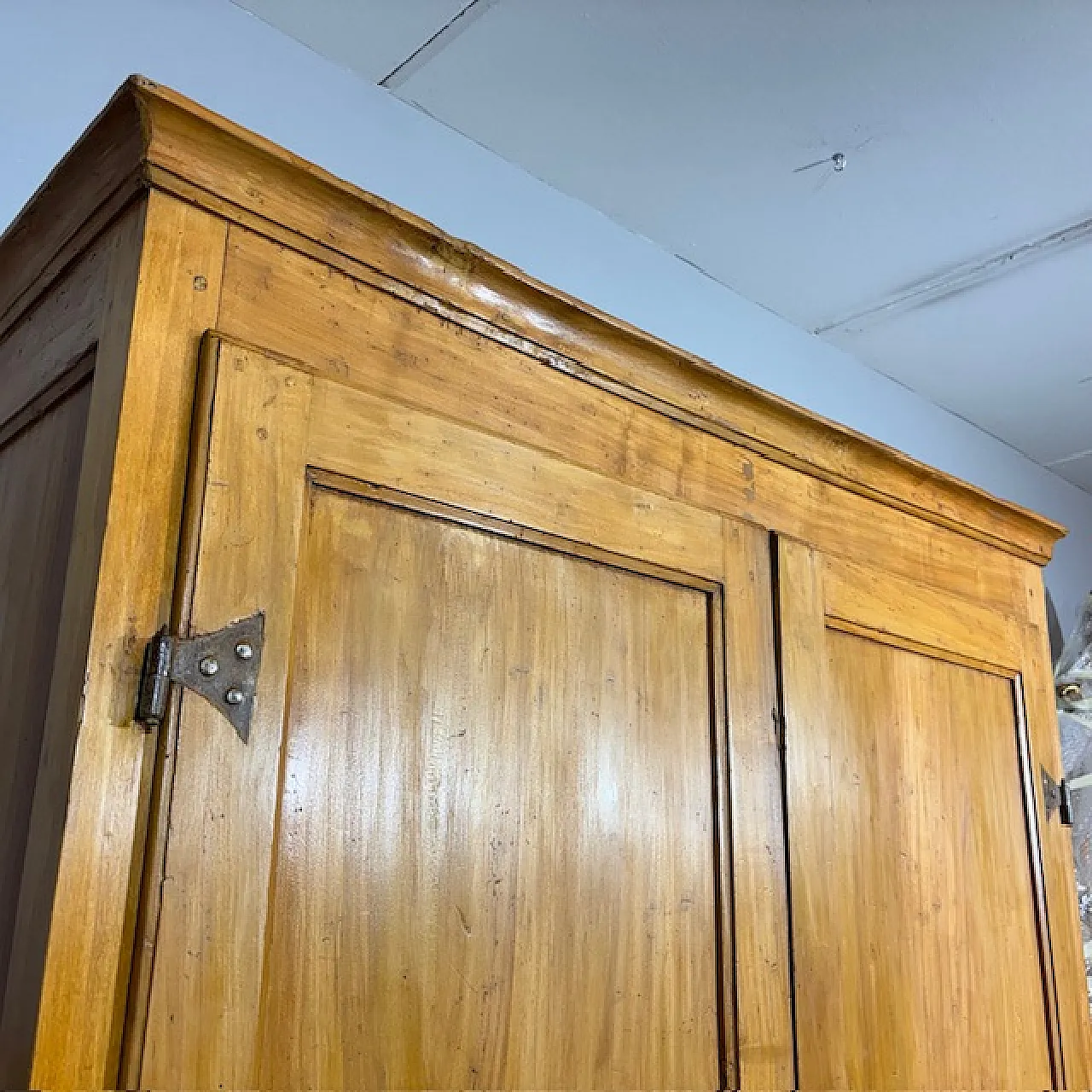 Antique Tuscan wardrobe in natural poplar, 18th century 4